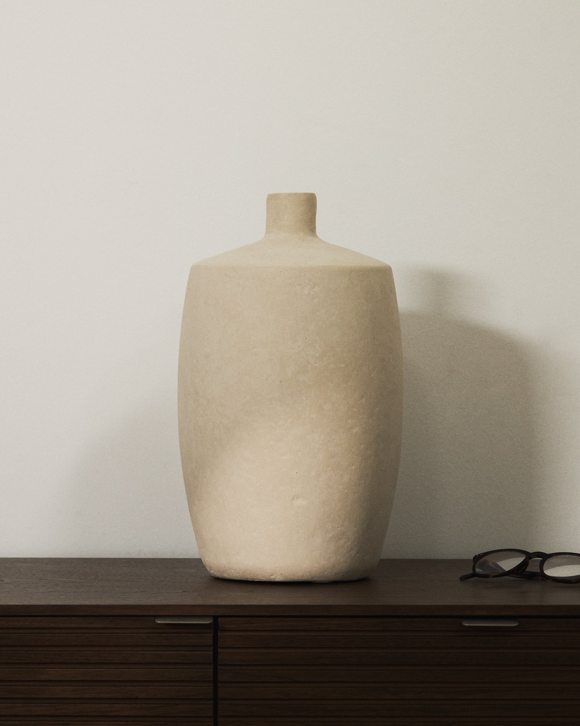 Mireni papier-mâché vase beige Ø 39 cm - Lifestyle