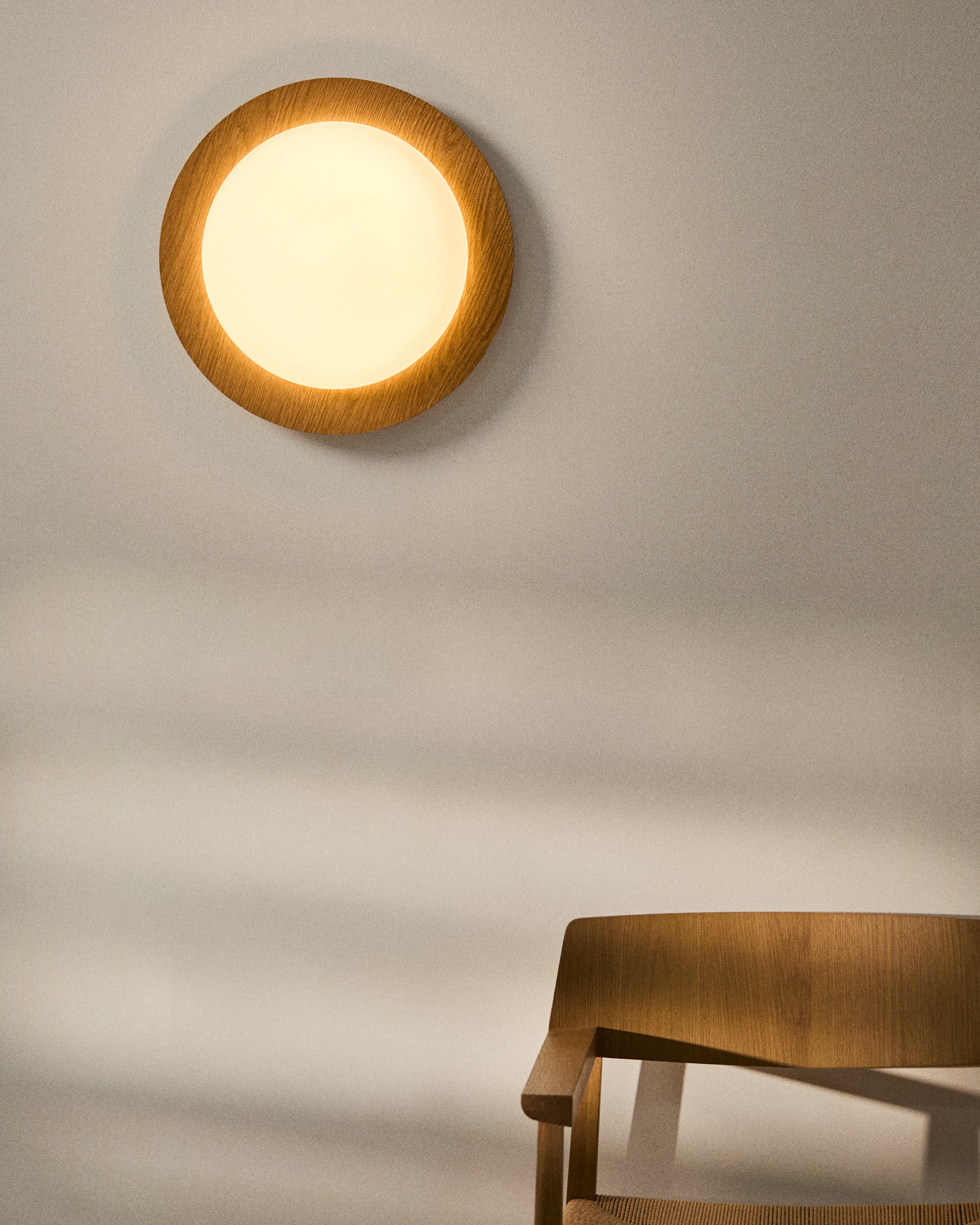Novae ceiling lamp in light wood-effect brushed steel and frosted glass Ø 40 cm - Lifestyle