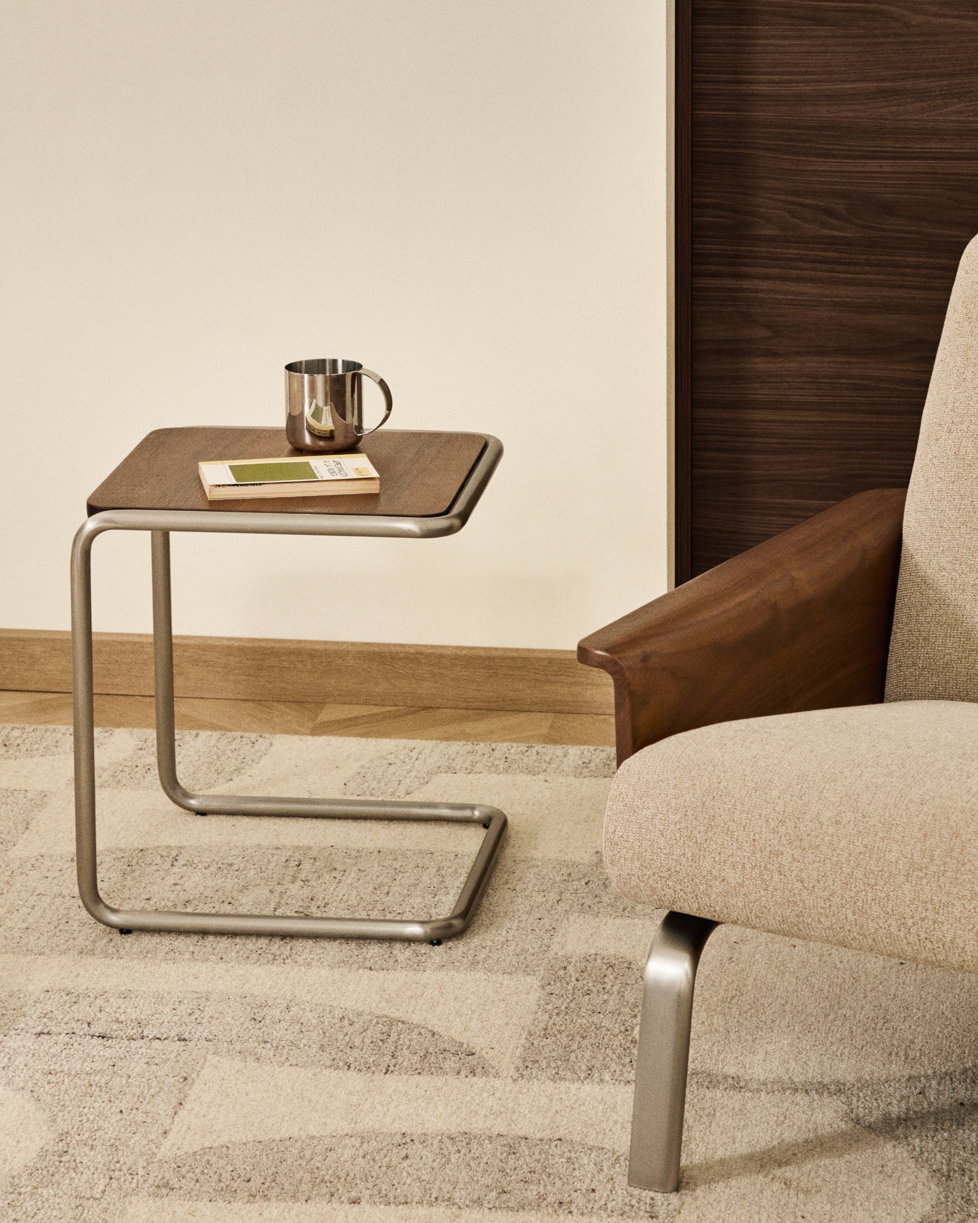 Tarsel side table in walnut veneer with brushed stainless steel structure 42 x 47cm - Lifestyle