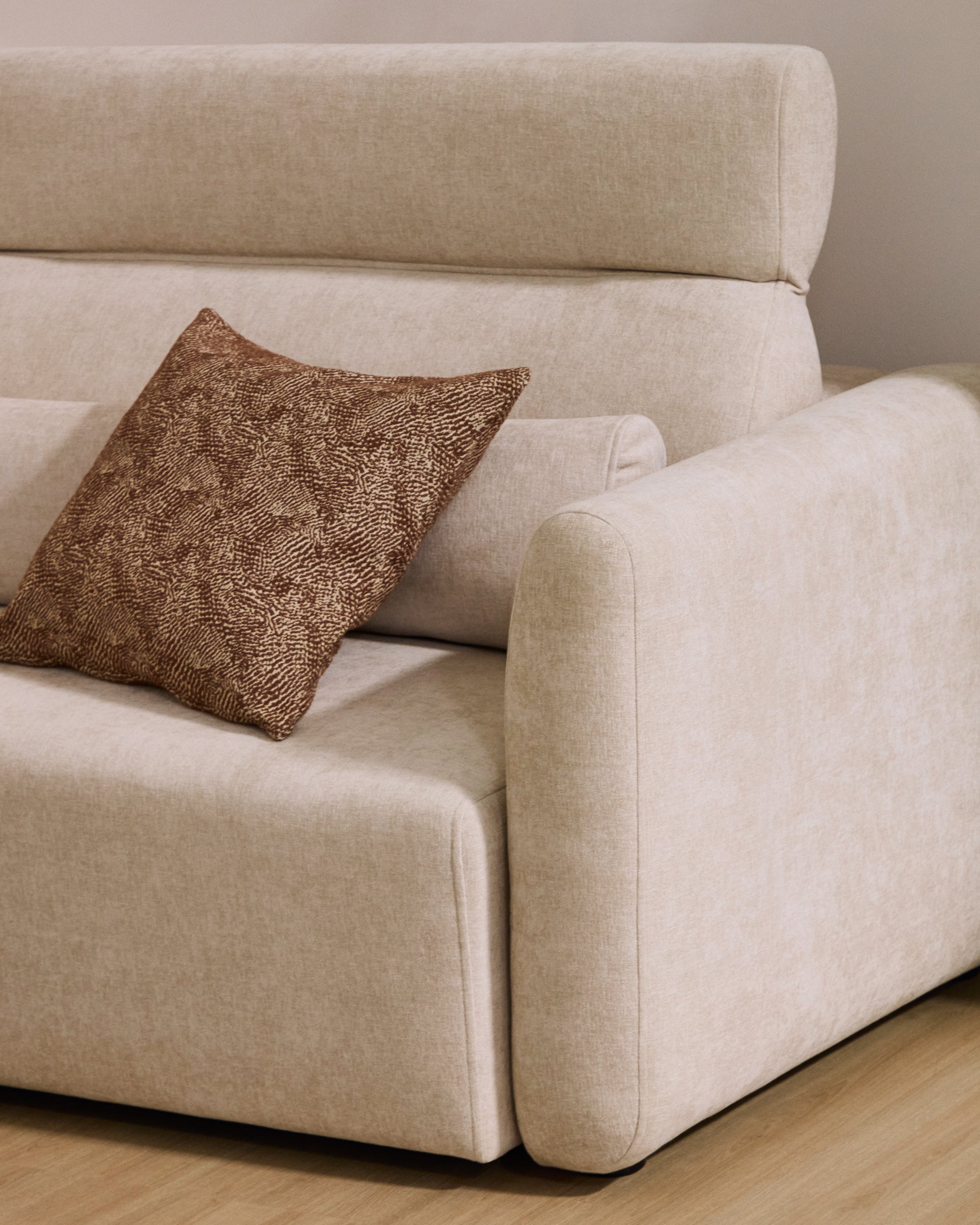 Lares 2-seater sofa with motorised sliding seats and reclining headrest in beige chenille 150cm - Lifestyle