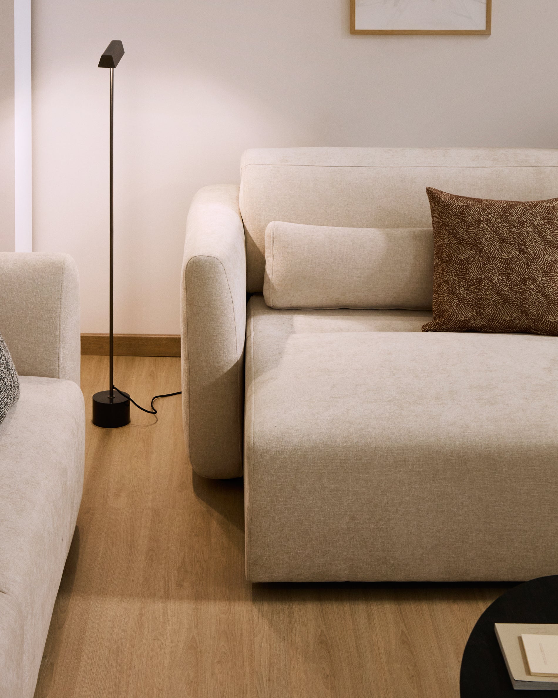 Lares 2-seater sofa with motorised sliding seats and reclining headrest in beige chenille 150cm - Lifestyle