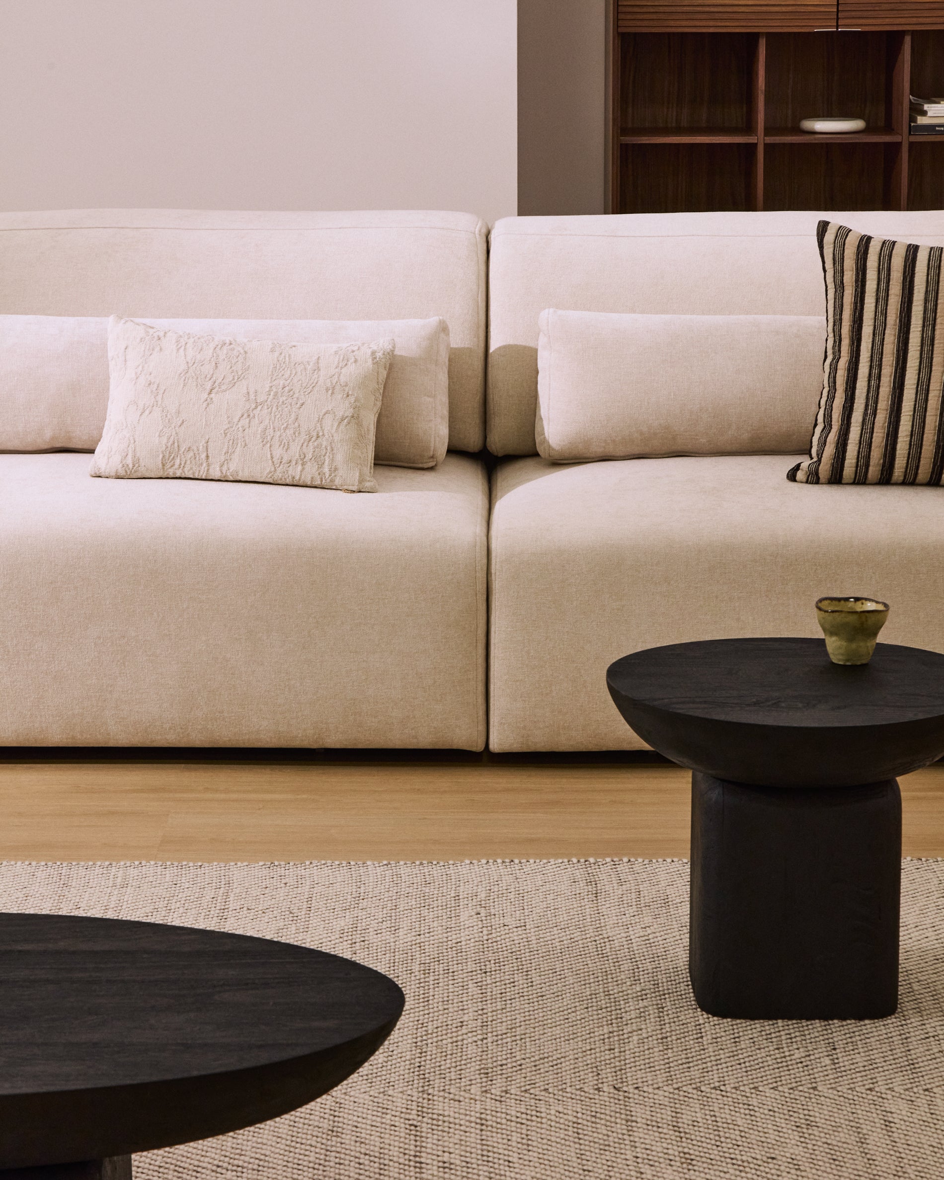 Lares 6-seater sofa with motorised sliding seats and reclining headrest in beige chenille 410cm - Lifestyle