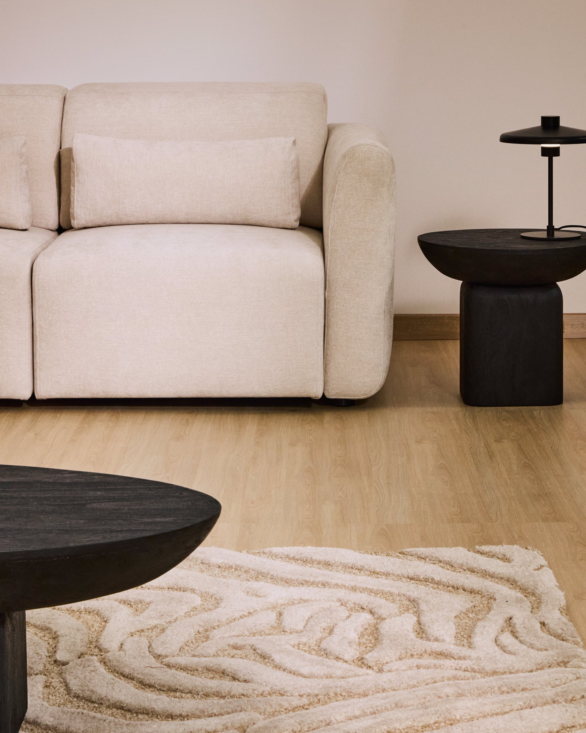 Lares 2-seater sofa with motorised sliding seats and reclining headrest in beige chenille 180cm - Lifestyle