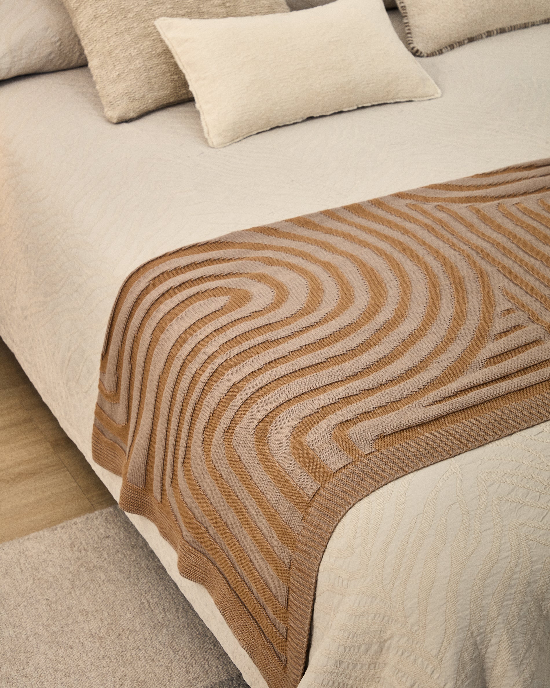Oreli beige zebra jacquard cotton throw 130 x 170 cm - Lifestyle