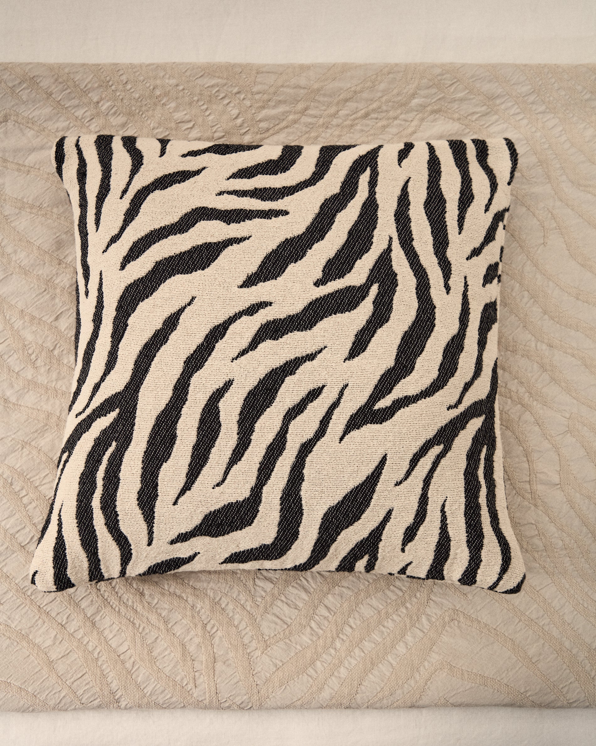 Meluni zebra cotton jacquard cushion cover 45 x 45cm - Lifestyle