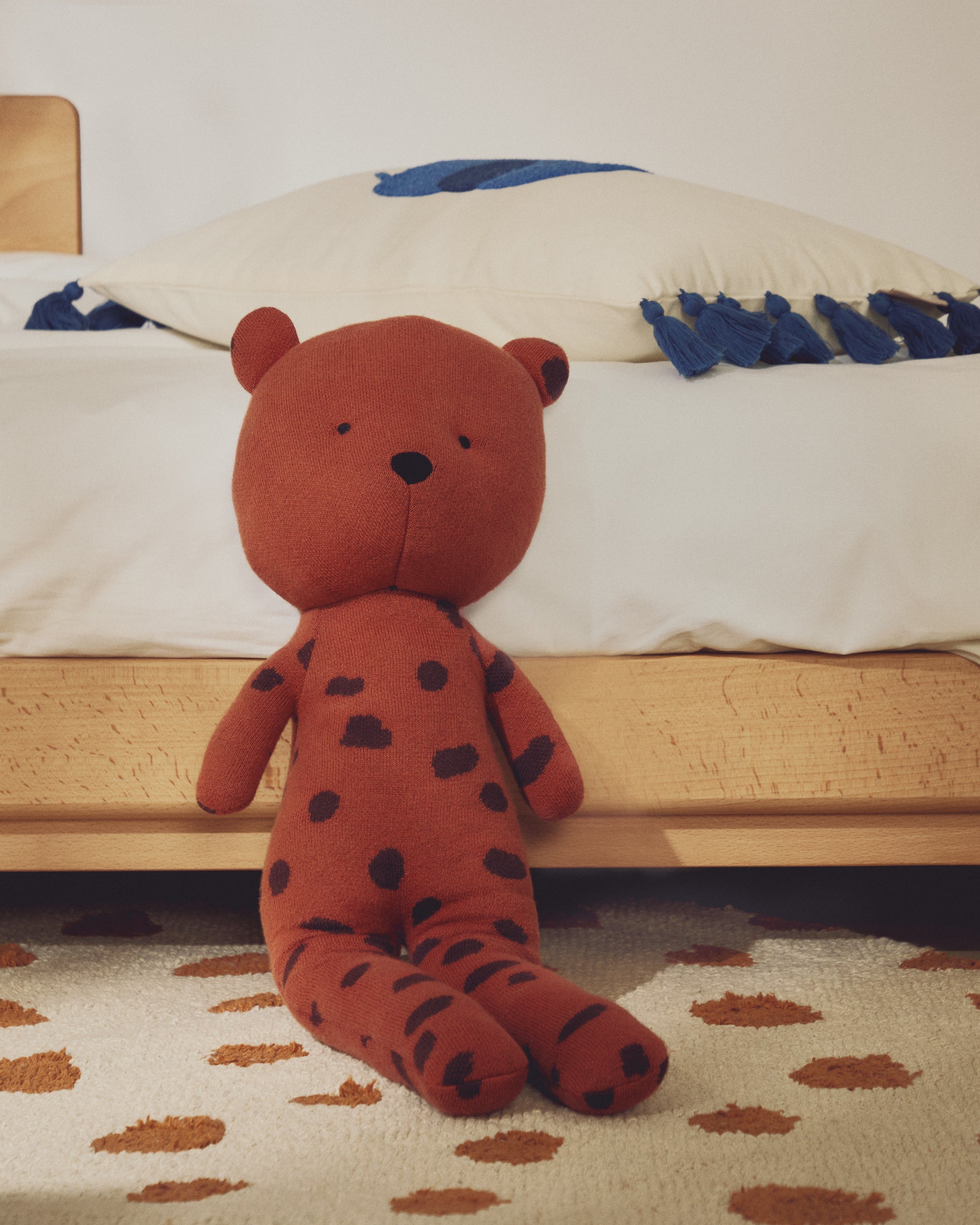 Tandani orange knitted cheetah soft toy - Lifestyle