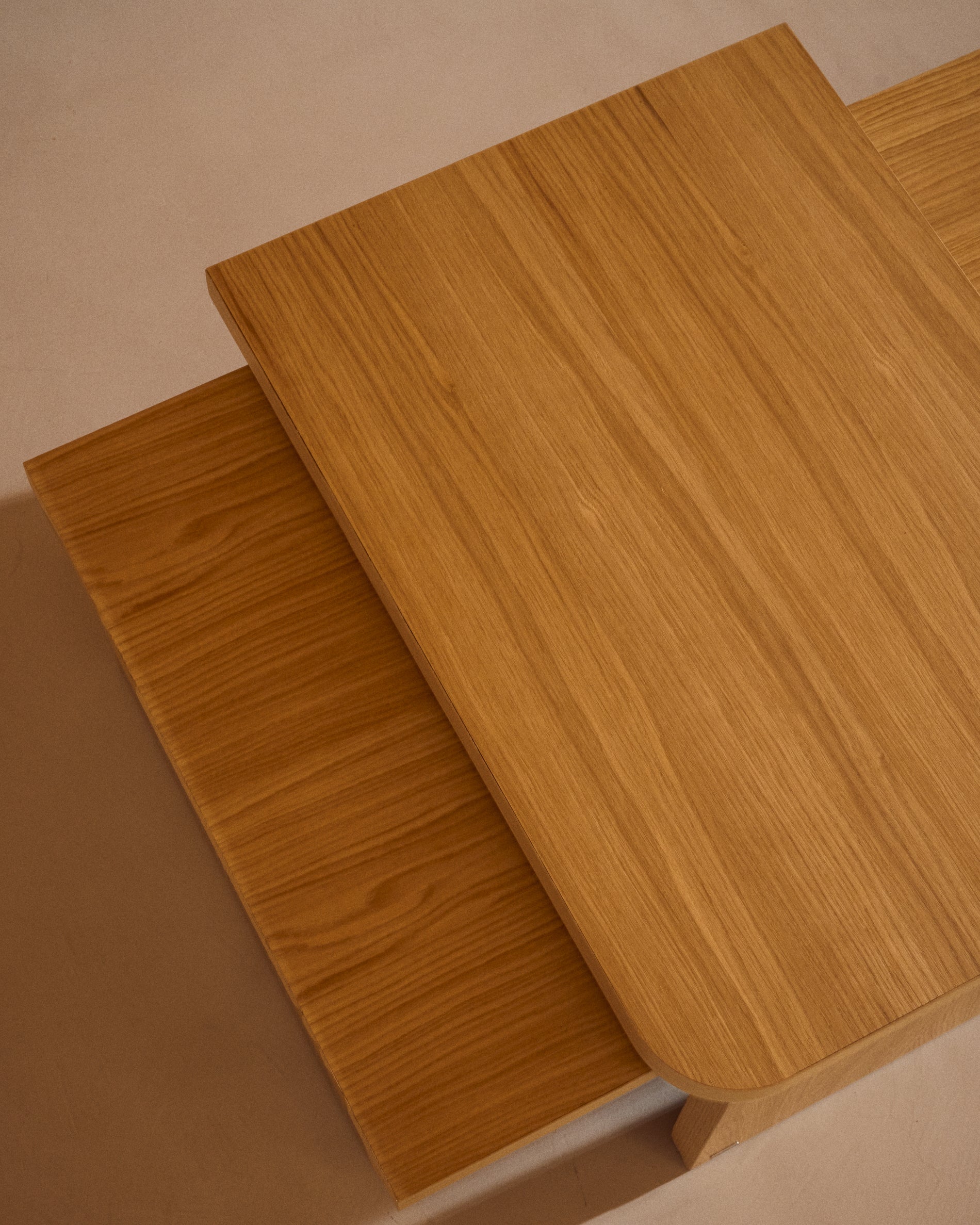 Oaq set of 2 coffee tables in oak wood veneer with natural finish FSC Mix Credit - Lifestyle
