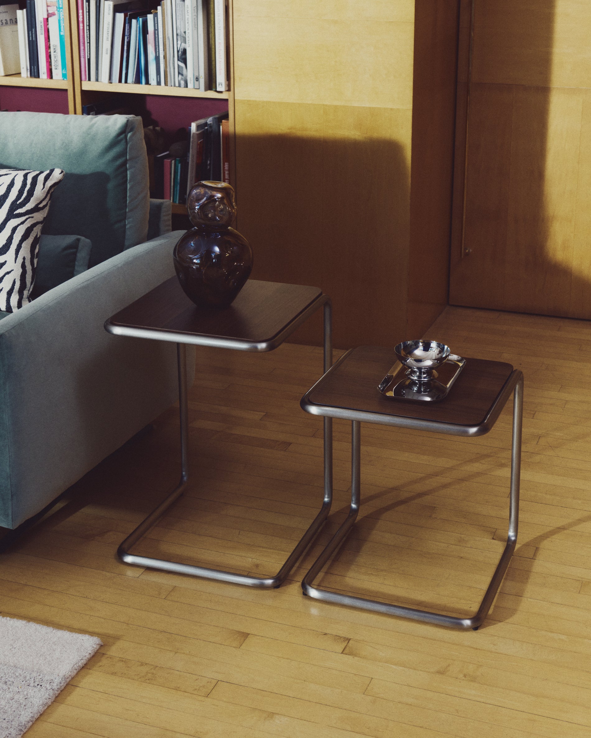 Tarsel side table in walnut veneer with brushed stainless steel structure 42 x 47cm - Lifestyle