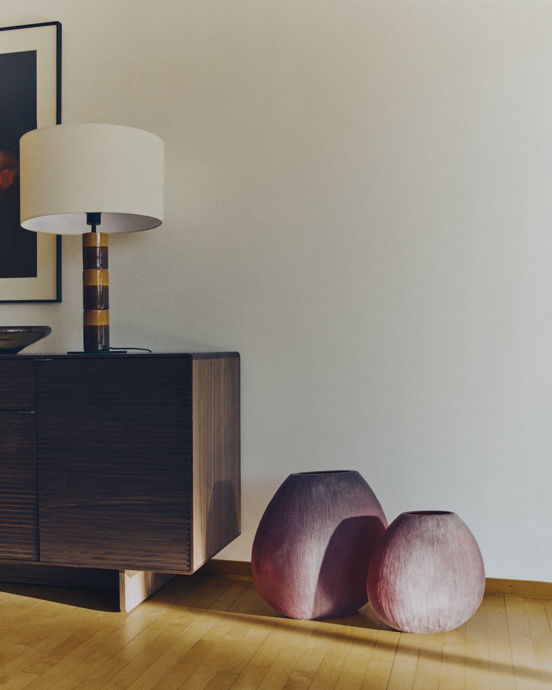 Rovena burgundy glass vase 33.5 cm - Lifestyle