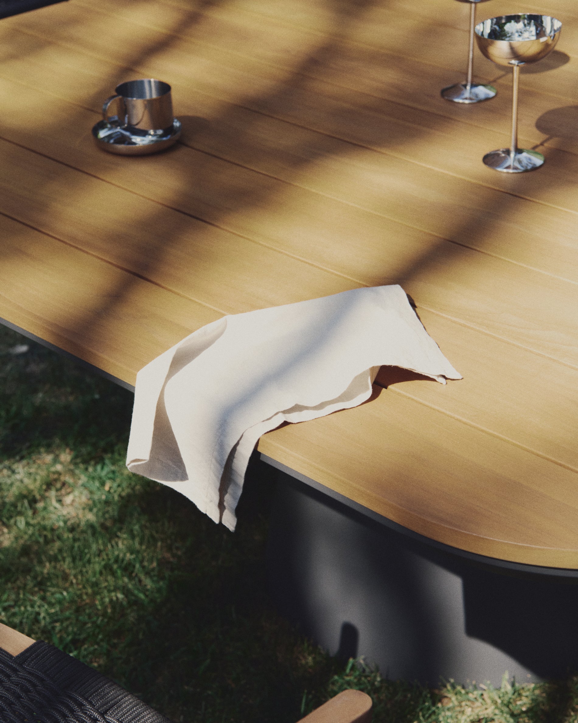 Aldine set of 2 cotton and linen napkins in stone grey - Lifestyle