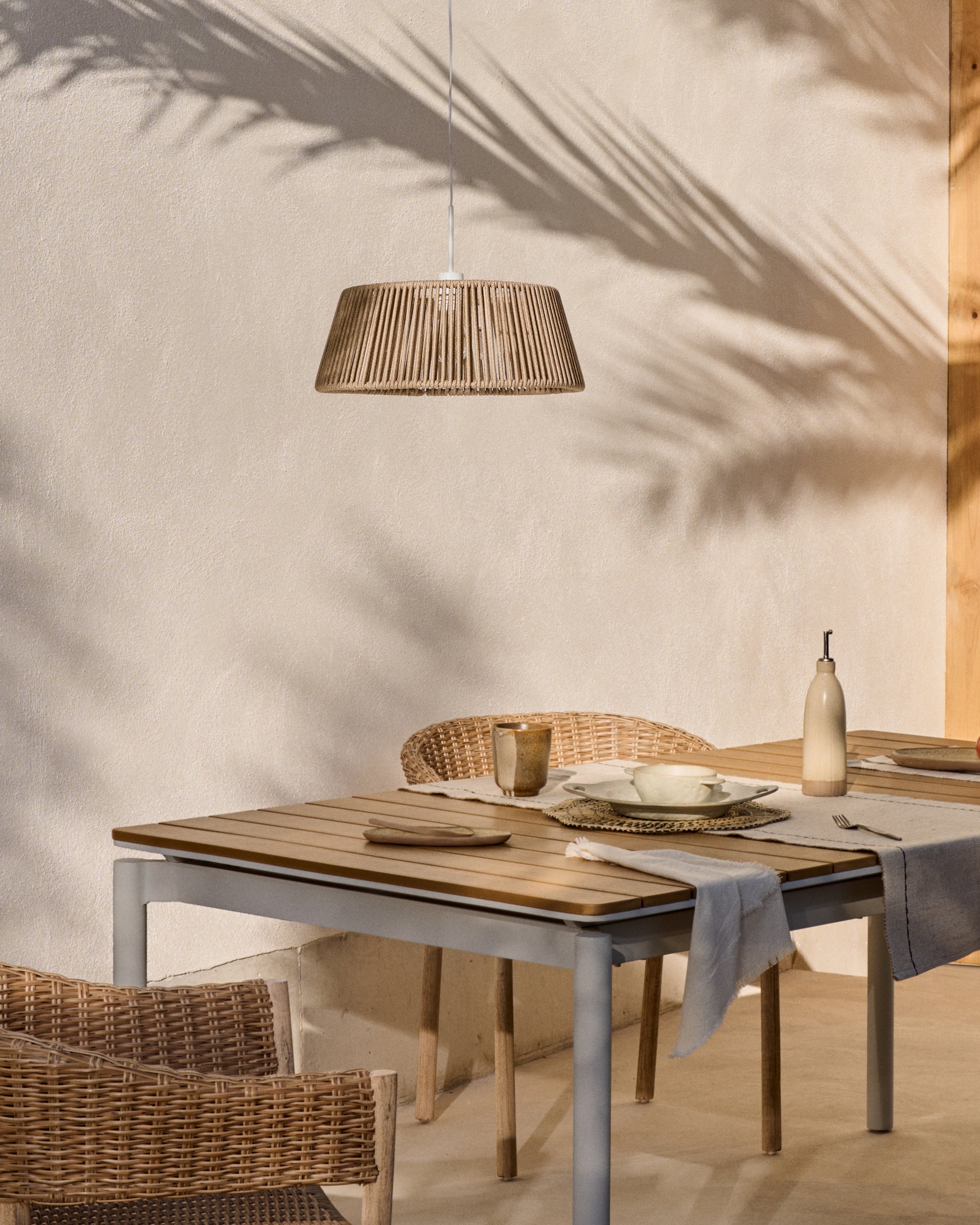 Canyelles outdoor extendable table in polywood and aluminium in light grey 140 (200) x 90cm - Lifestyle