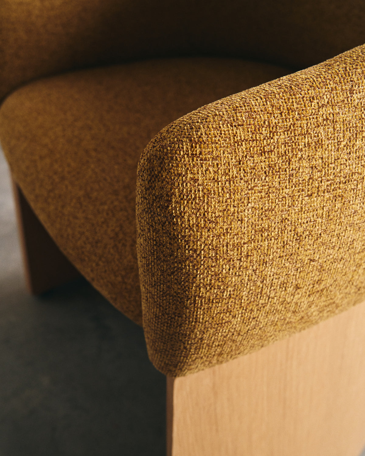Bosca chair in ochre chenille and oak veneer FSC 100% - Lifestyle