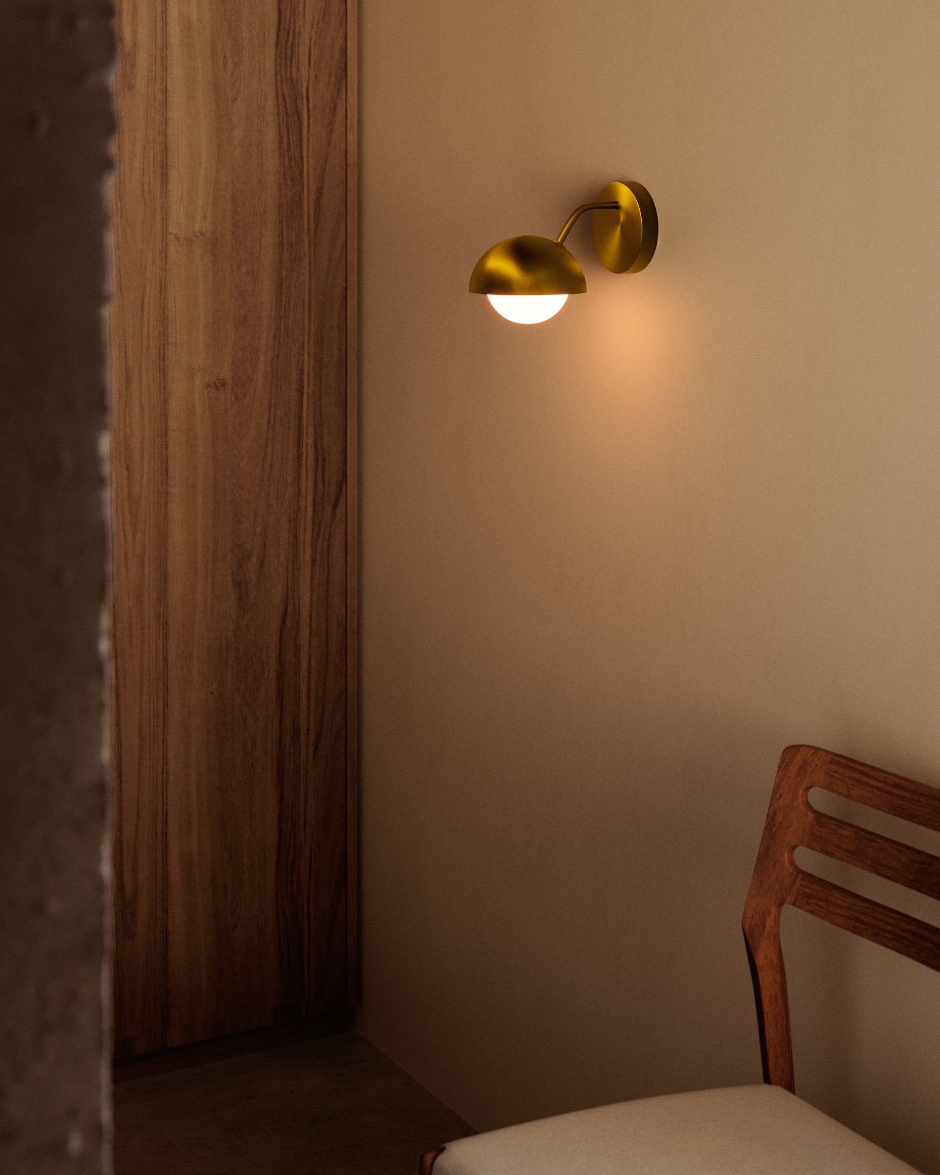 Lonela wall lamp in metal with brass finish - Lifestyle