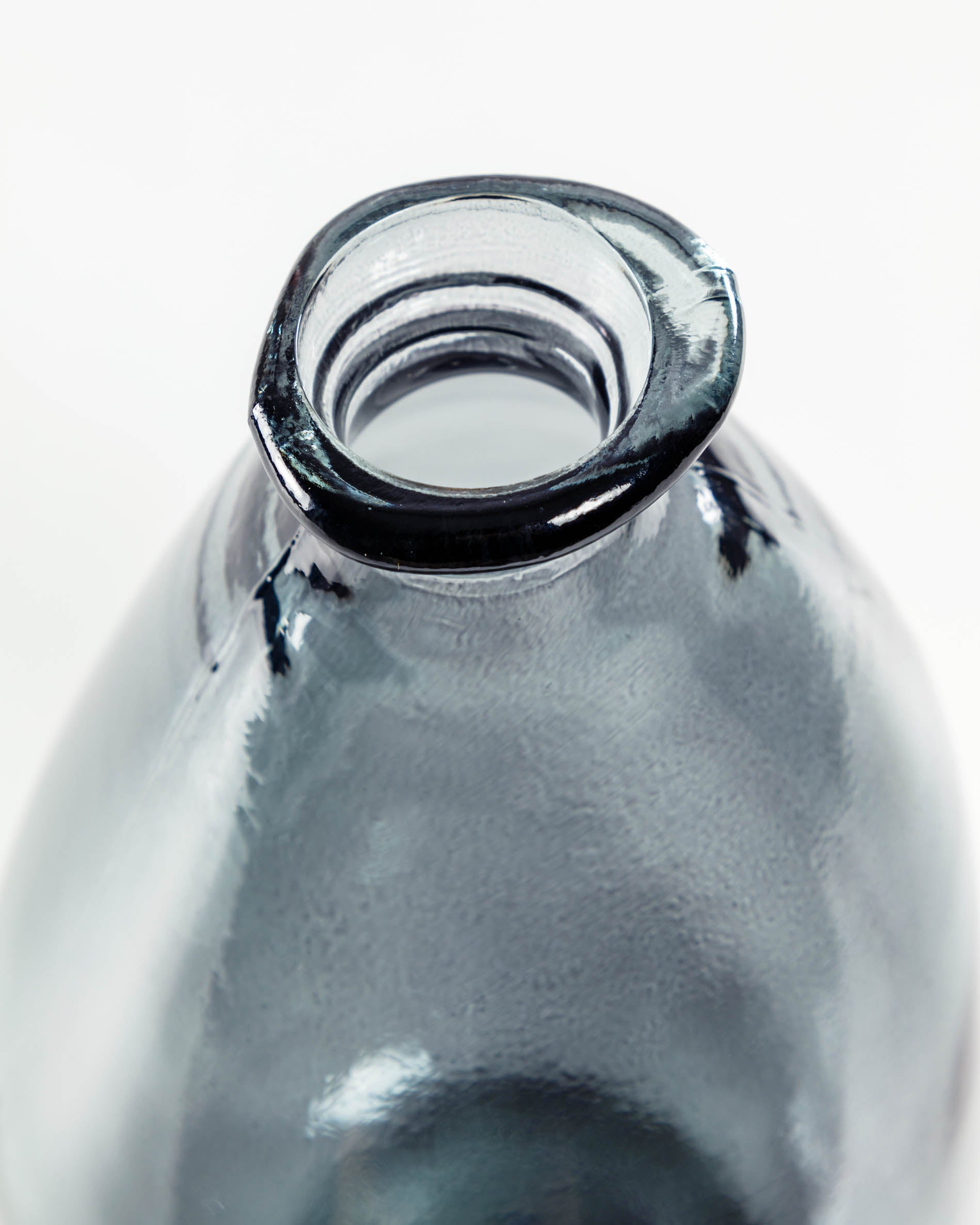 Brenna medium blue vase - Detail