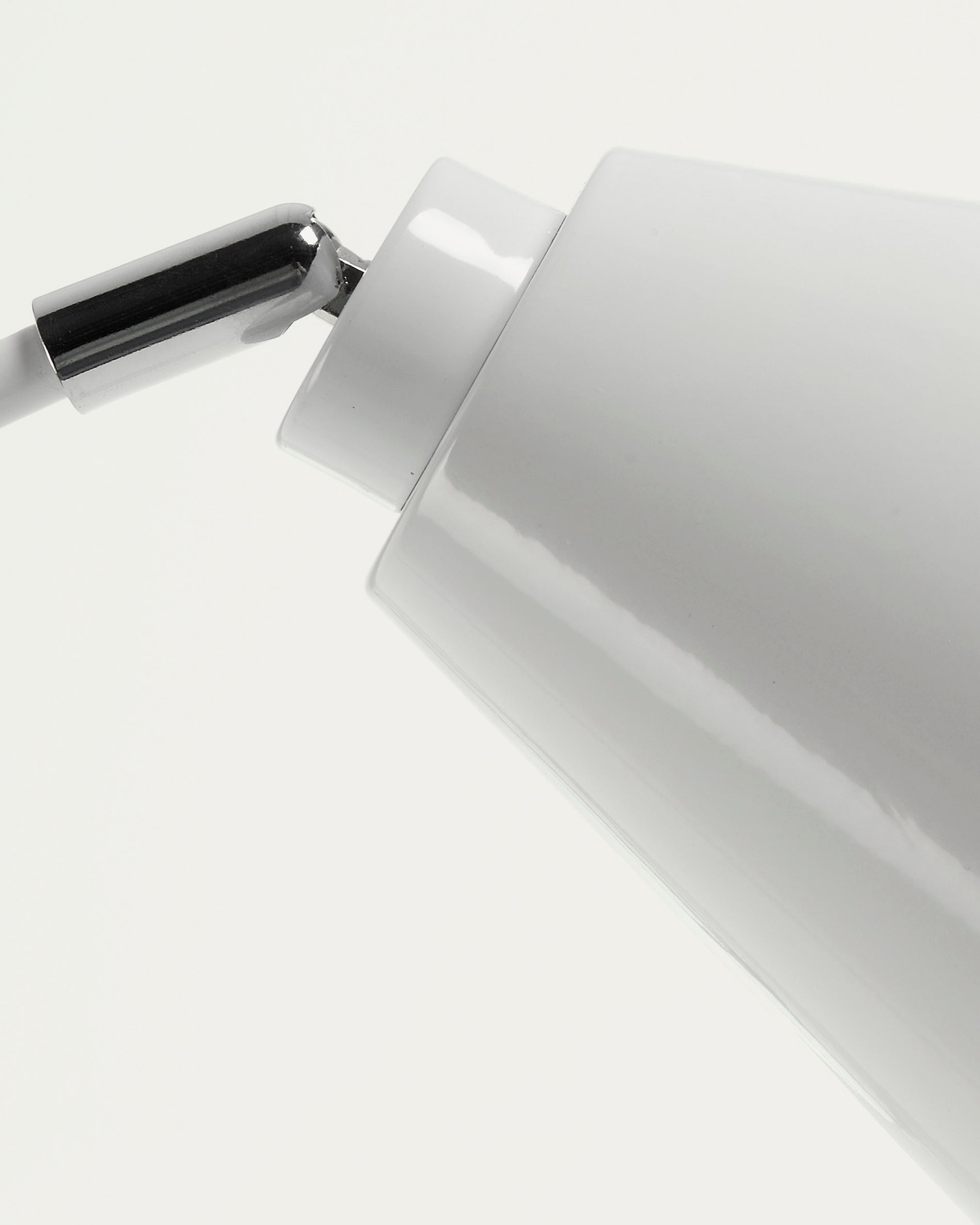 Tipir table lamp in steel with white finish - Detail