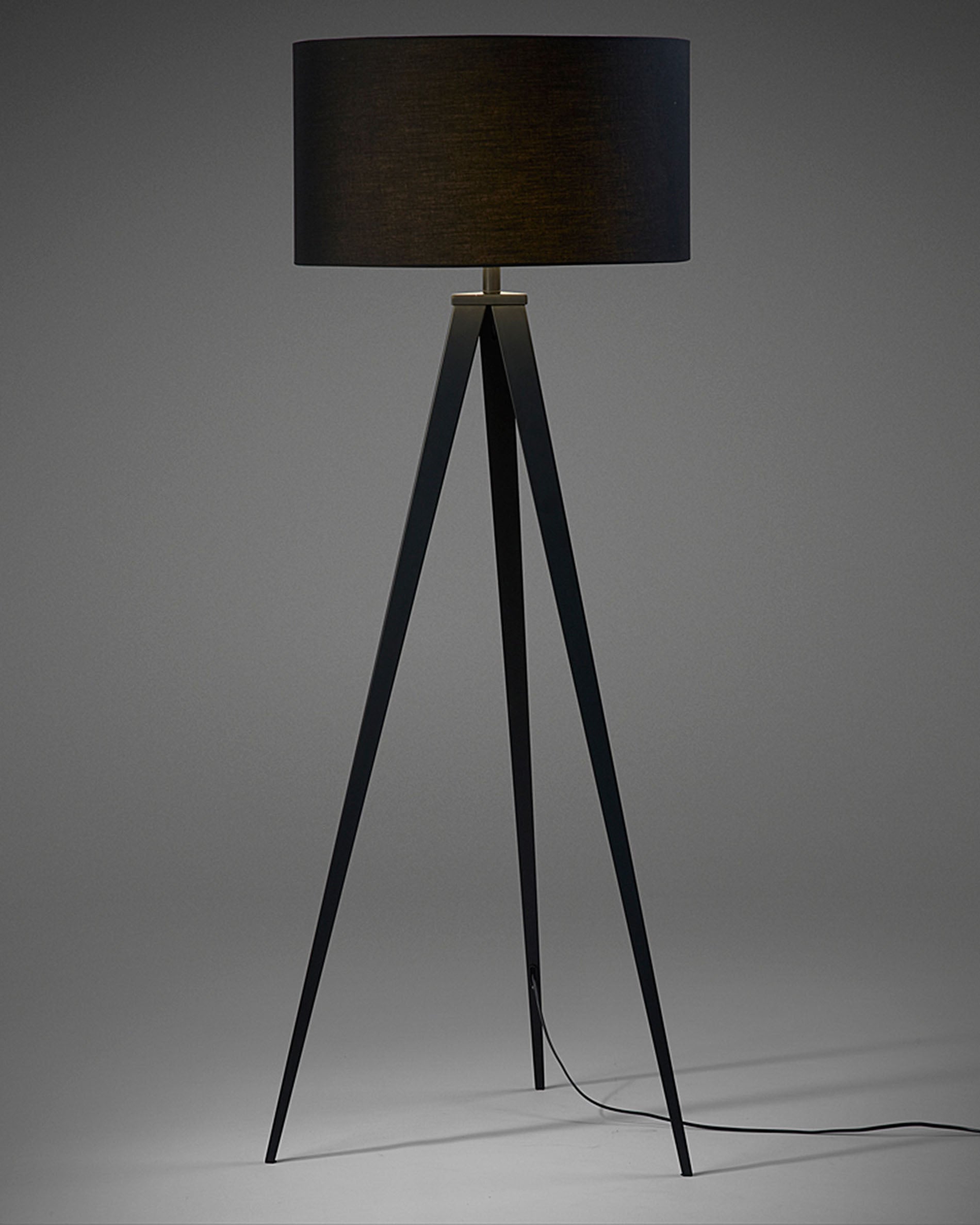 Iguazu floor lamp in steel with black finish - Detail