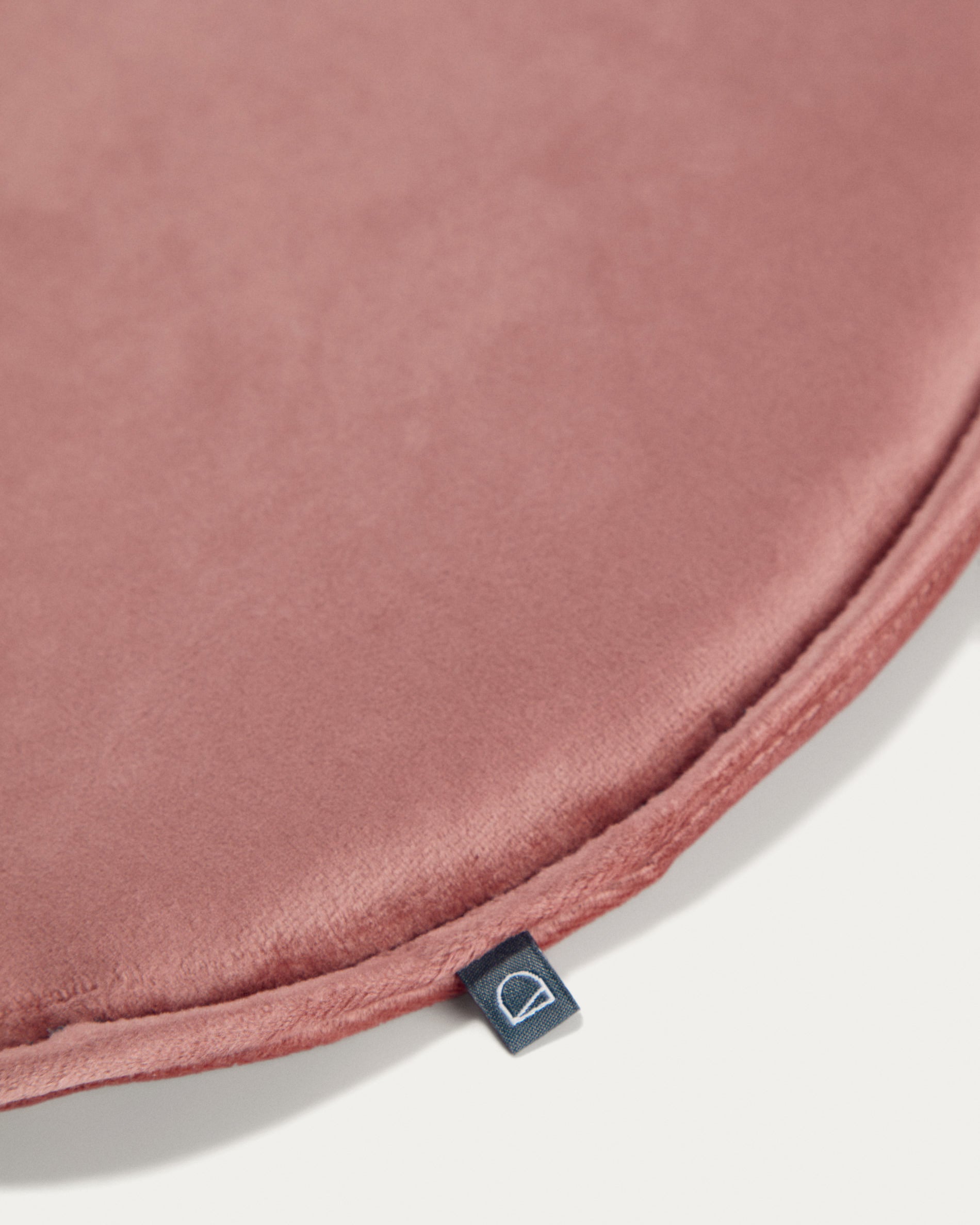 Rimca round velvet chair cushion in pink, 35 cm - Detail