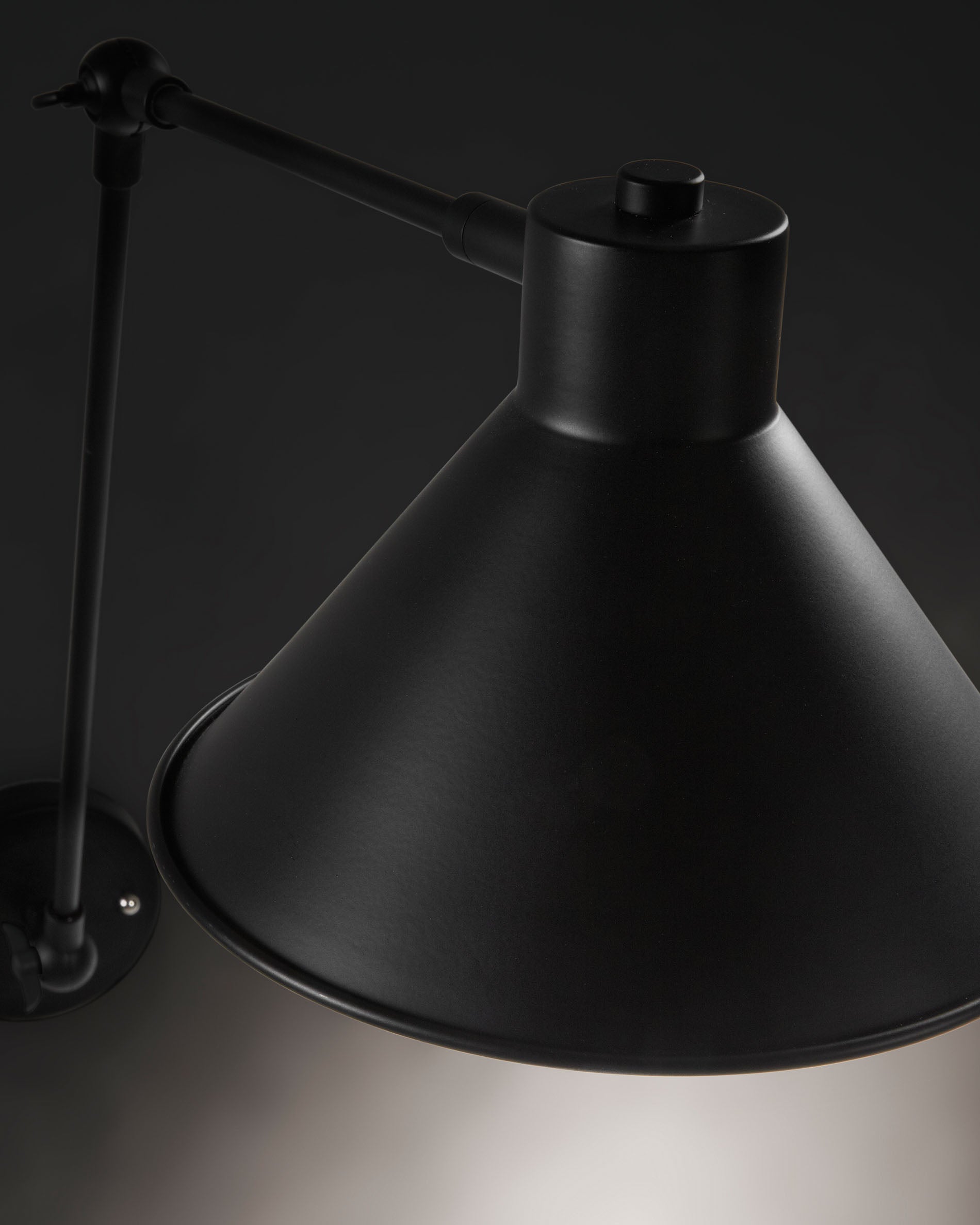 Dione wall lamp black - Detail