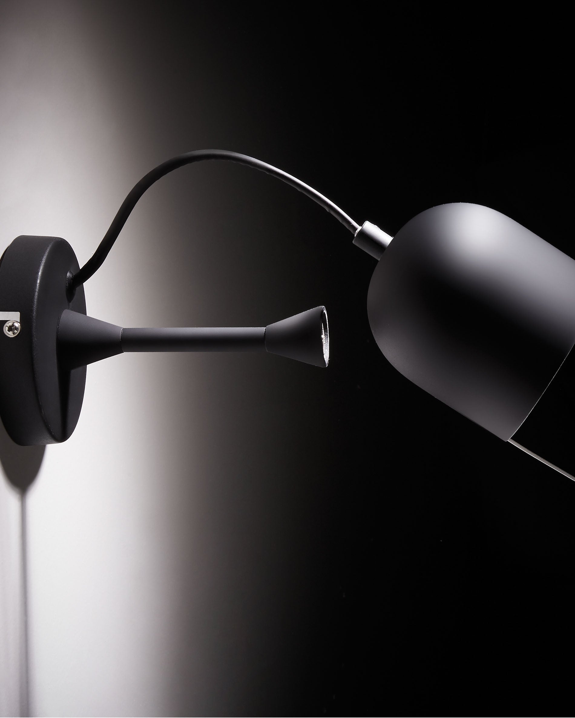 Lucilla wall lamp black - Detail