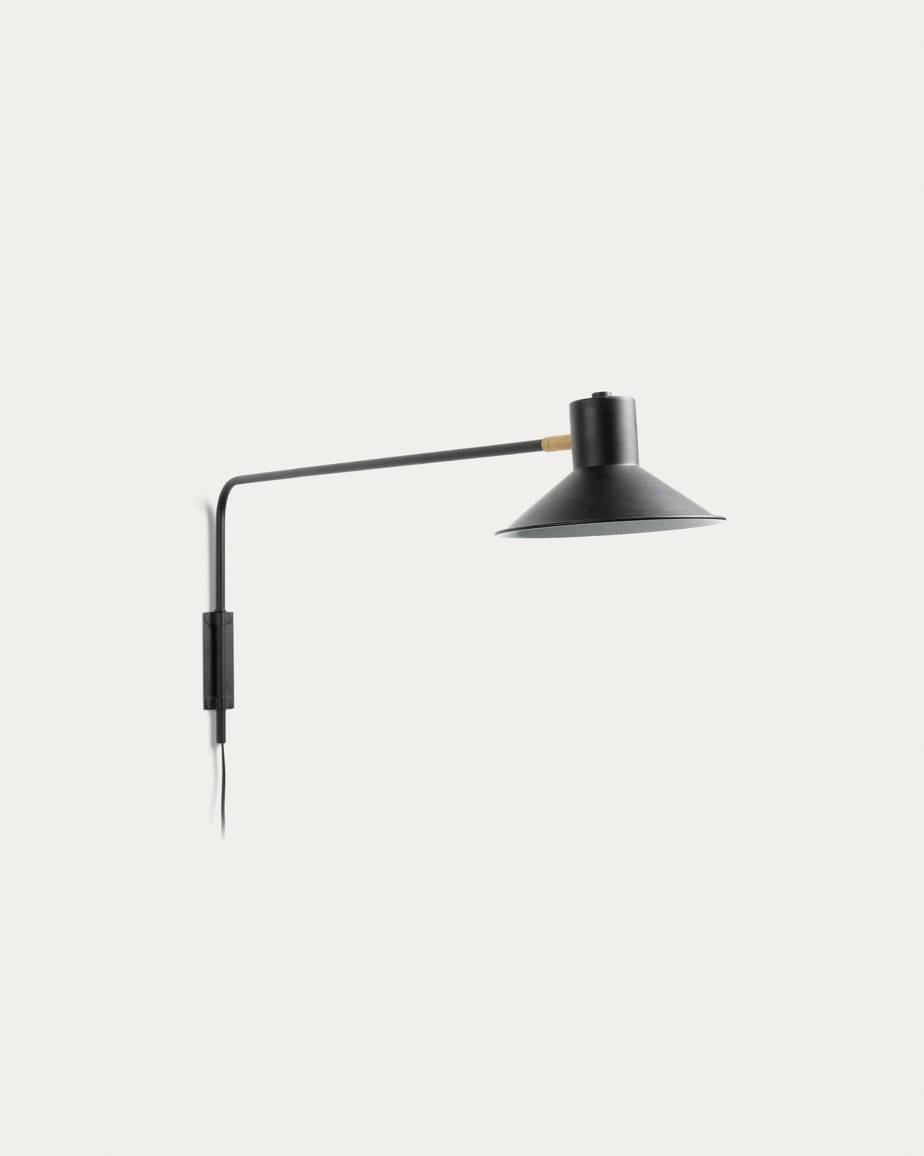 Aria wall light in steel with black finish - Product View