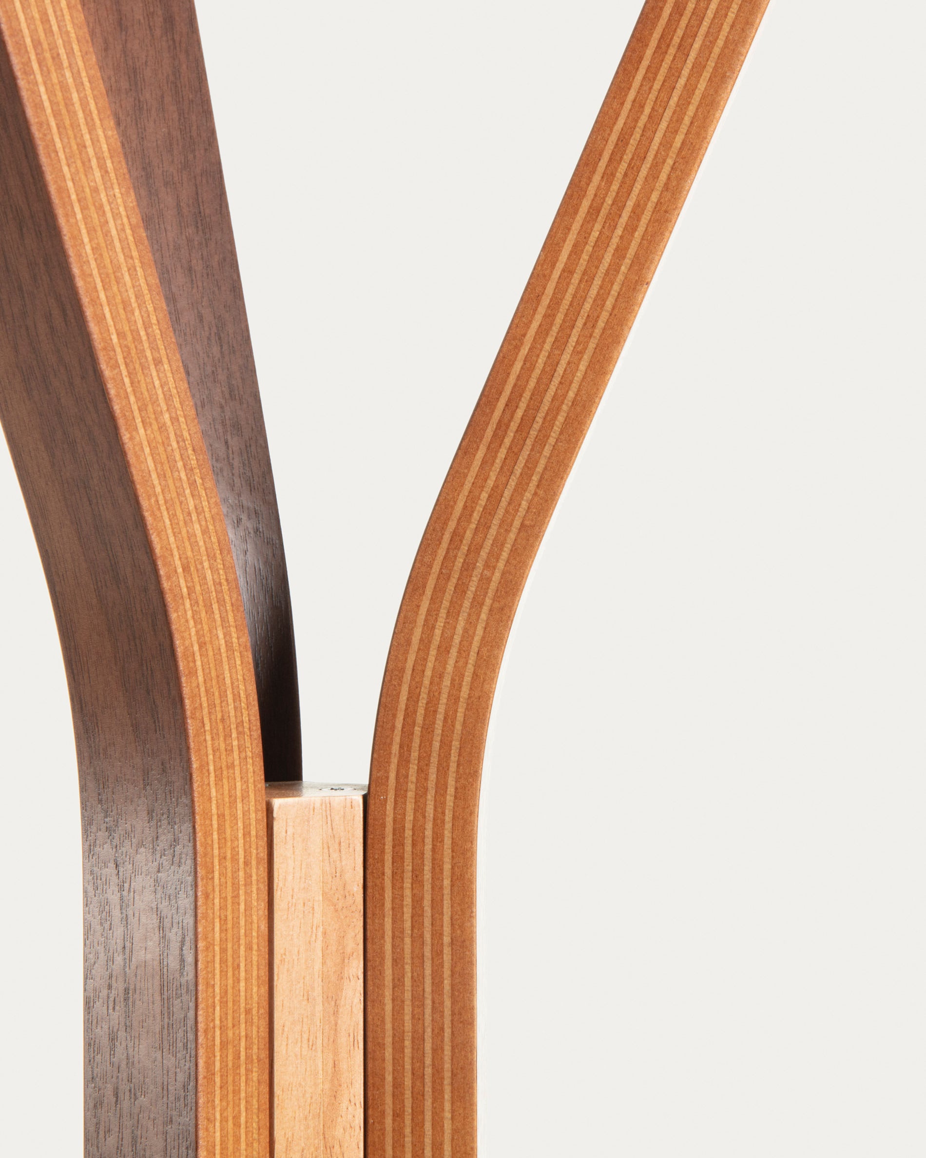 Chelsey solid rubber wood coat rack, 170 cm - Detail