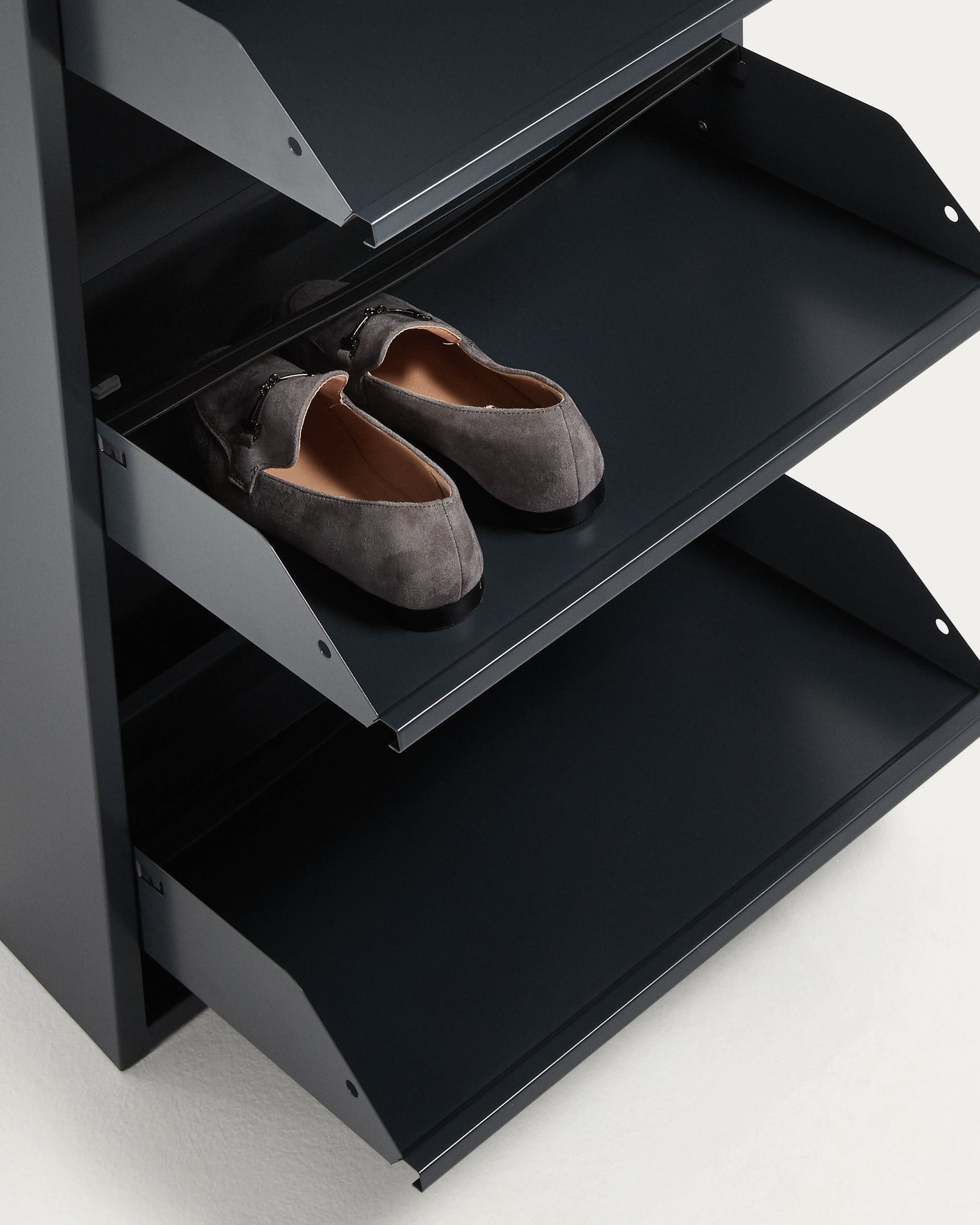 Ode shoe rack with 4 doors in dark grey, 50 x 136 cm - Detail