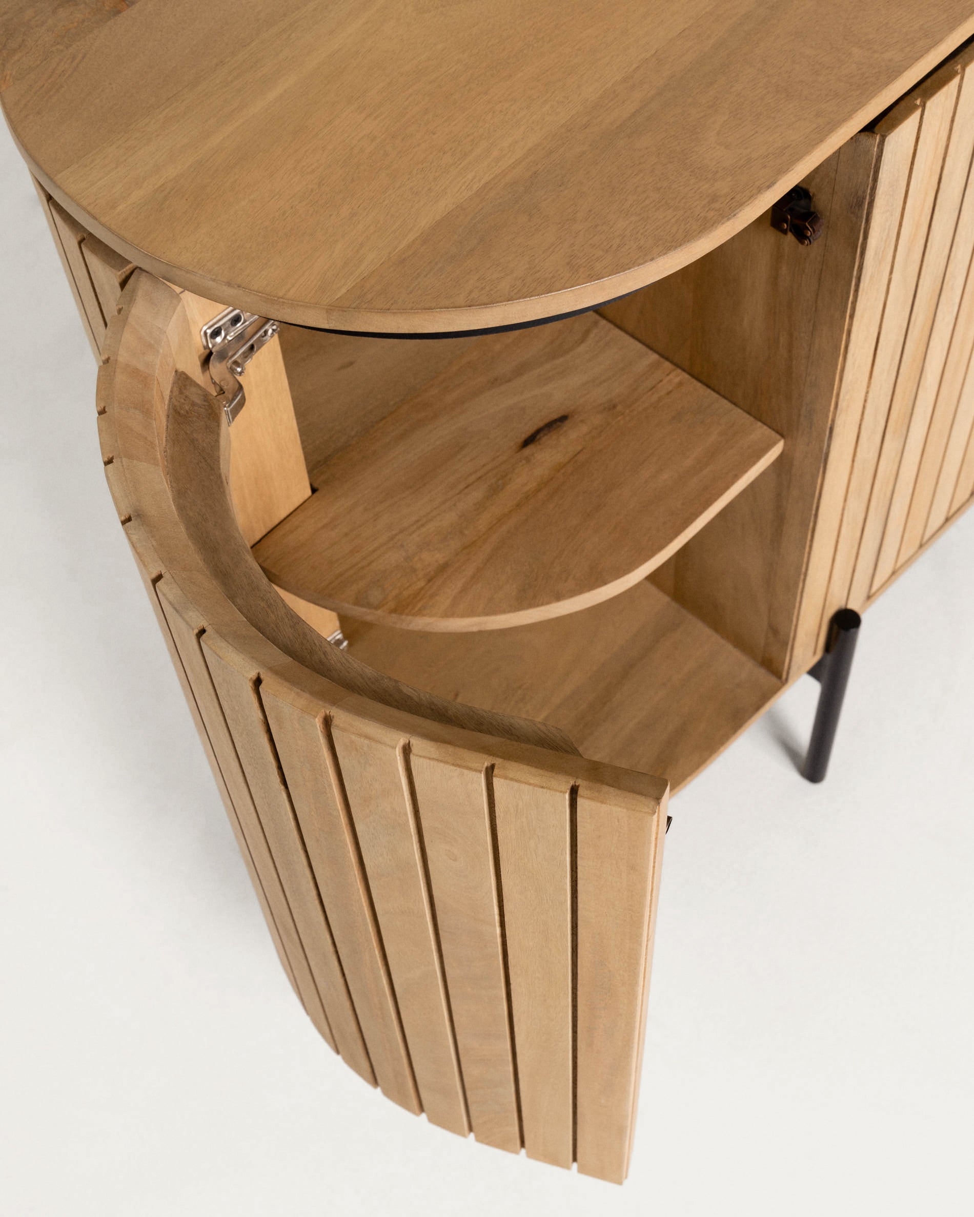 Licia solid mango wood sideboard with 4 doors and black finish metal, 170 x 80 cm - Detail