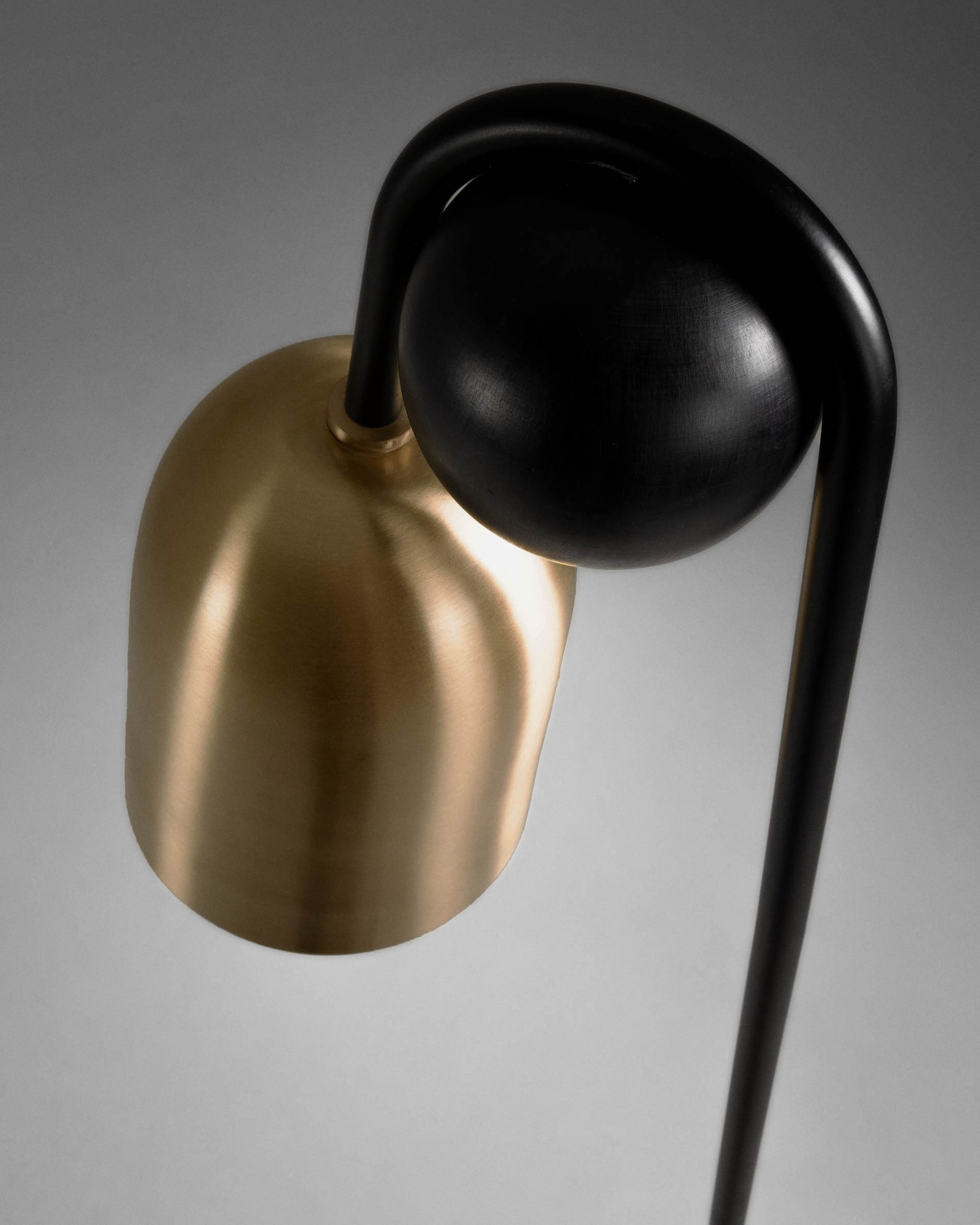 Natsumi metal and wood floor lamp - Detail
