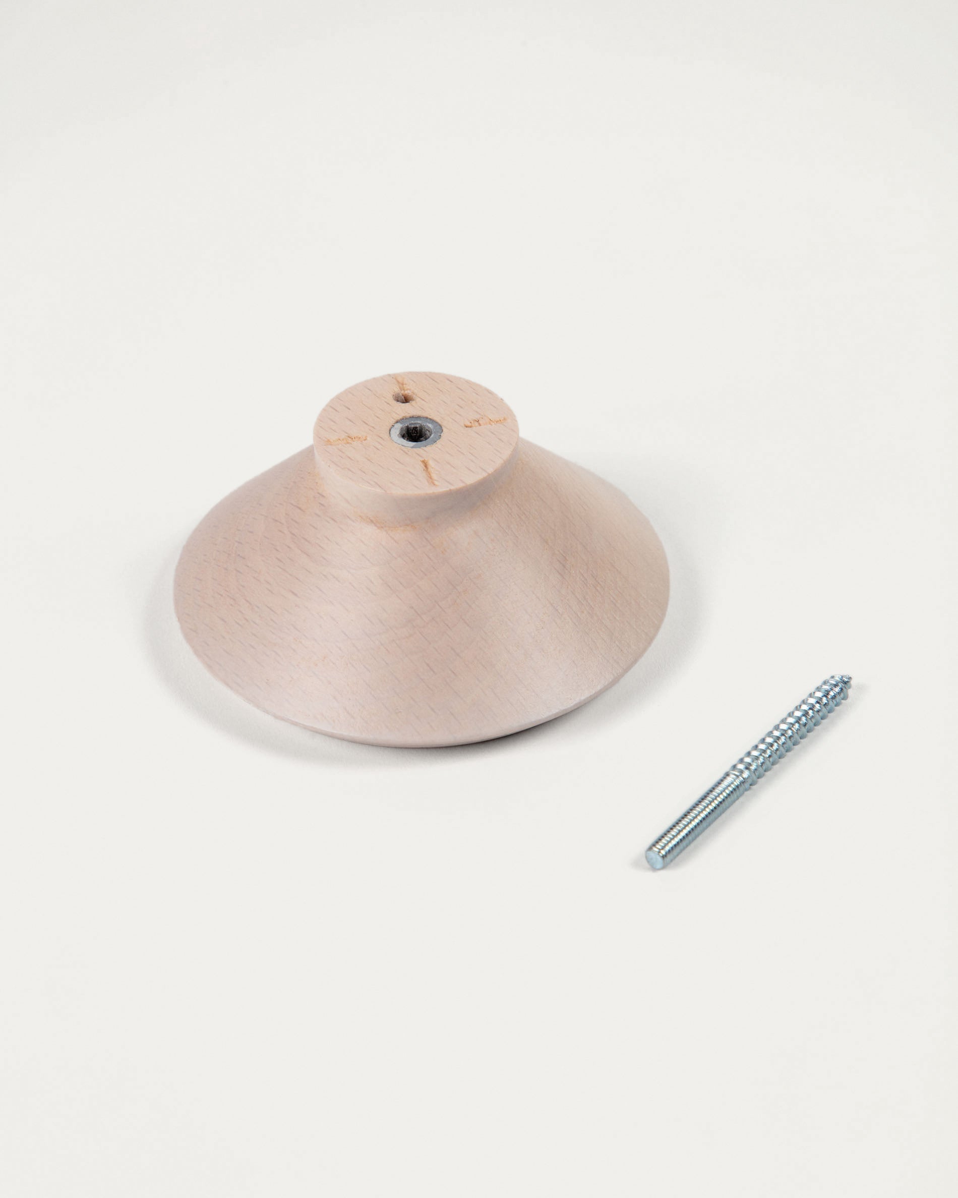 Set of 3 Nadua hangers in solid wood with a natural beech finish. - Detail