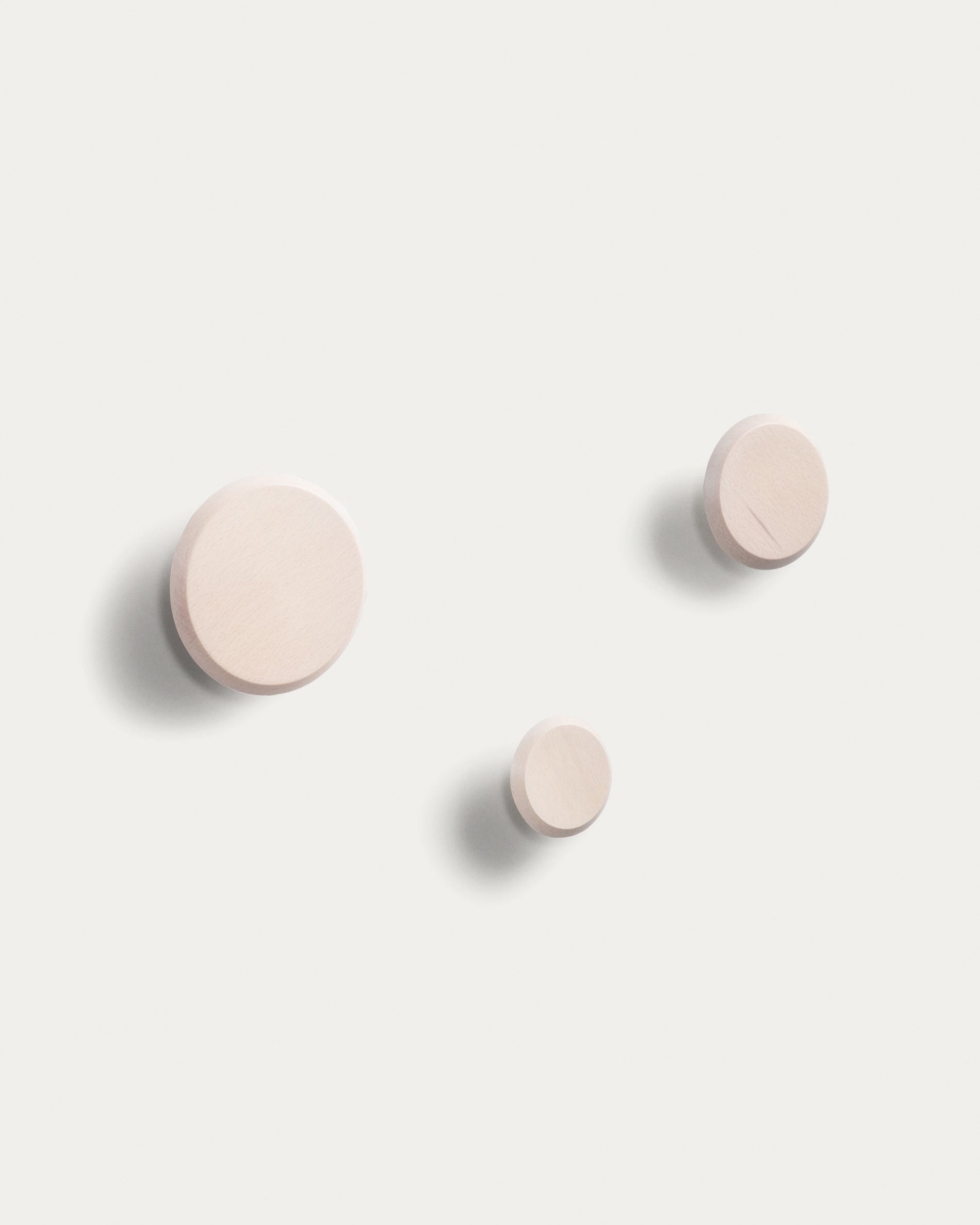 Set of 3 Nadua hangers in solid wood with a natural beech finish. - Product View