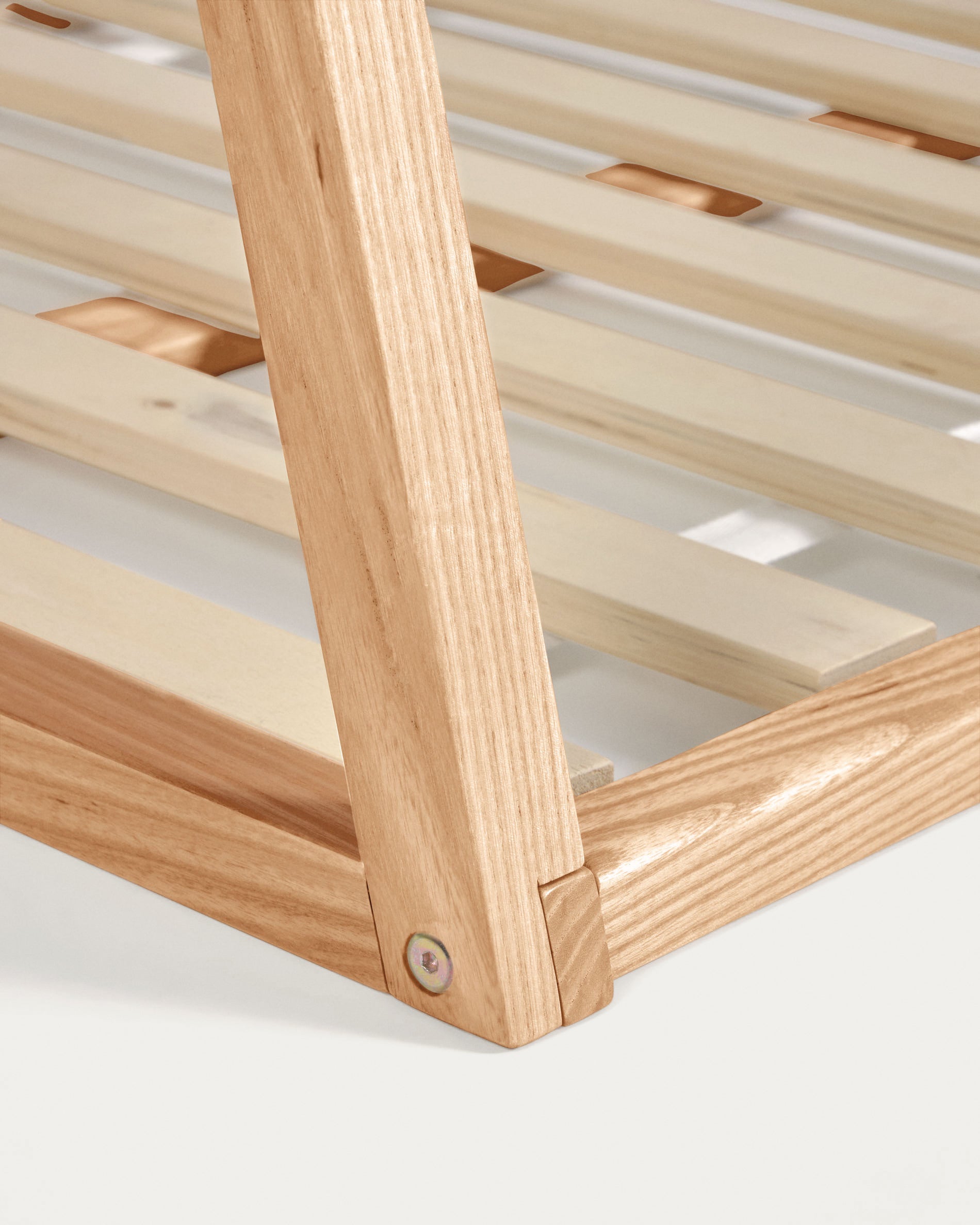 Maralis teepee bed made of solid beech wood with a natural finish, for 70 x 140 cm mattresses - Detail