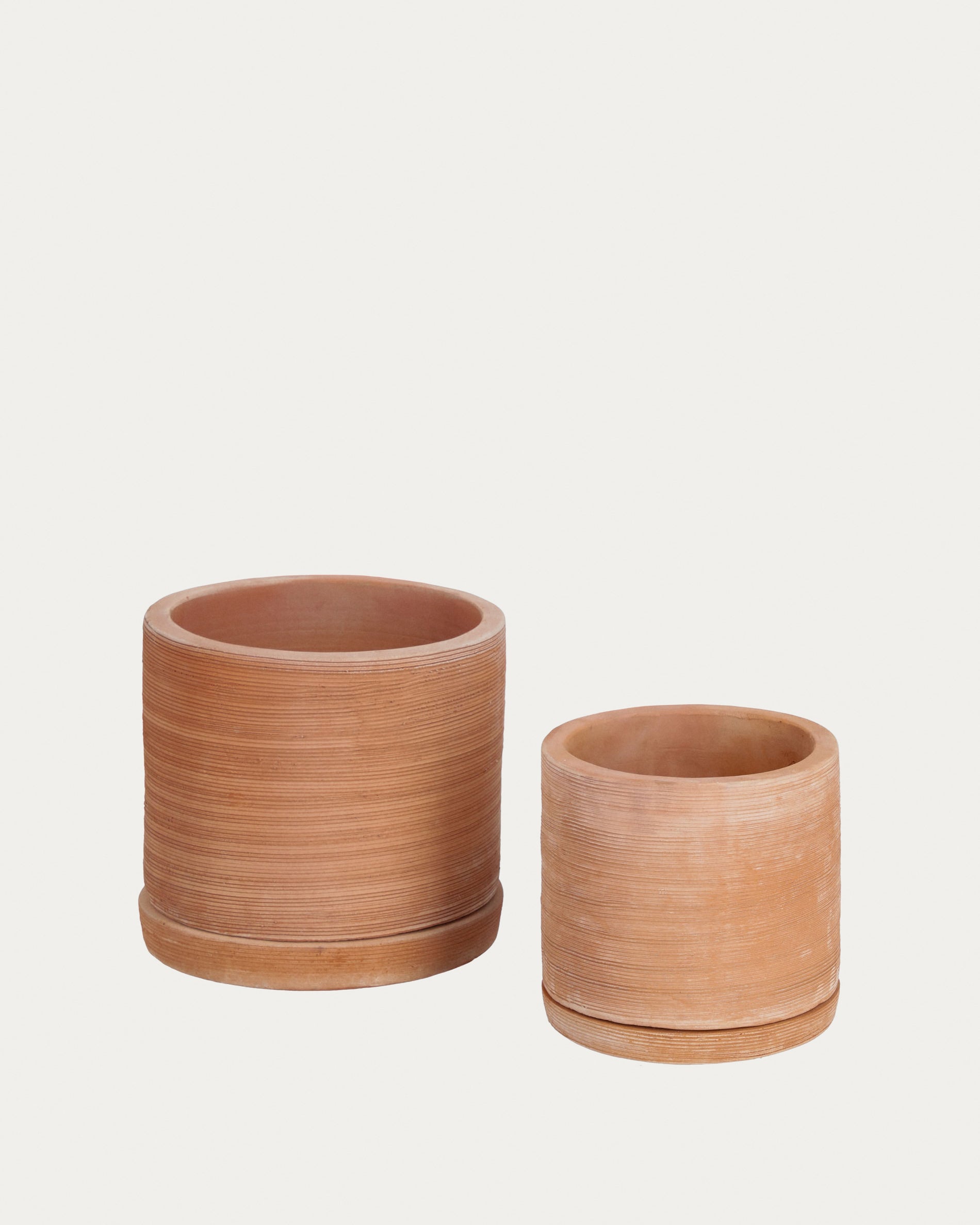 Karlina set of 2 terracotta plant pots with dishes, Ø 33 cm / Ø 24 cm - Product View