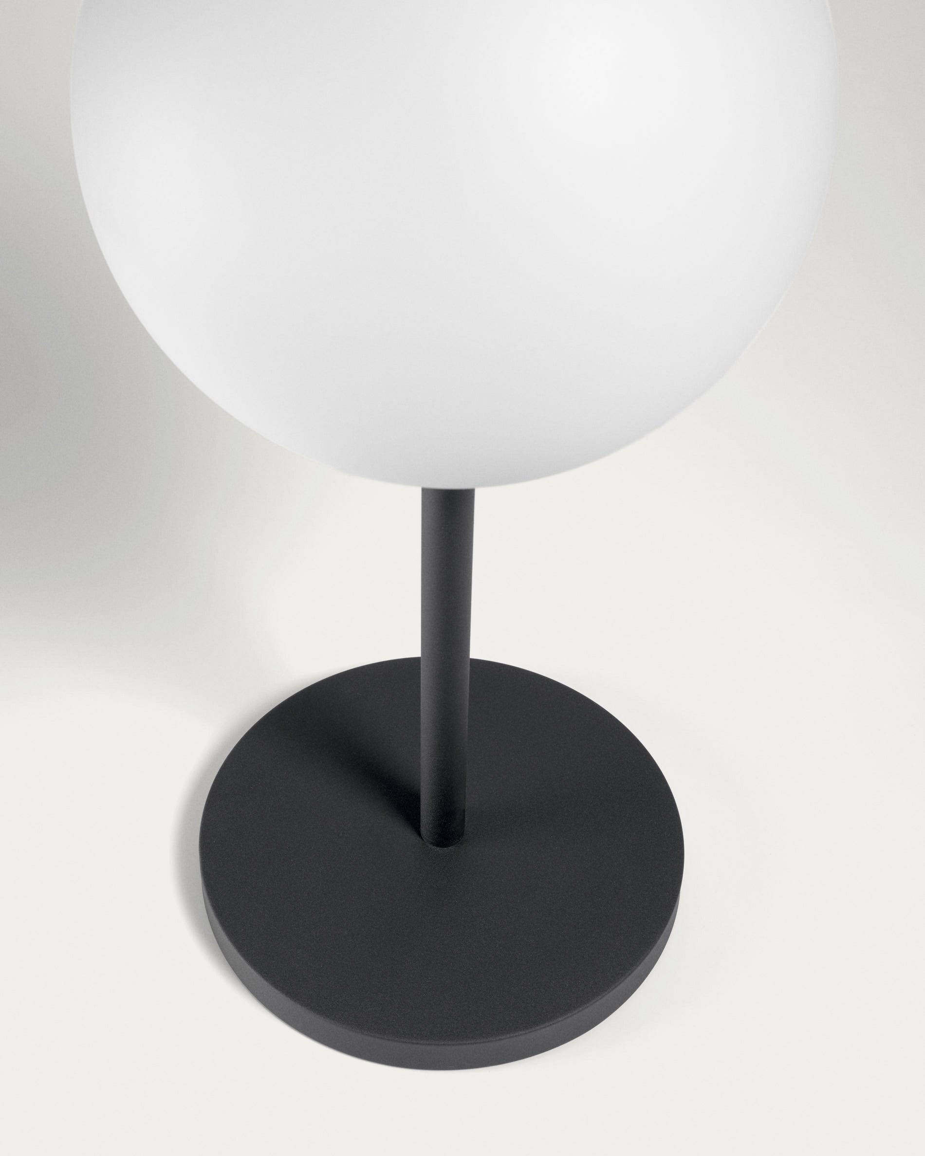 Outdoor Dinesh table lamp in black steel - Detail