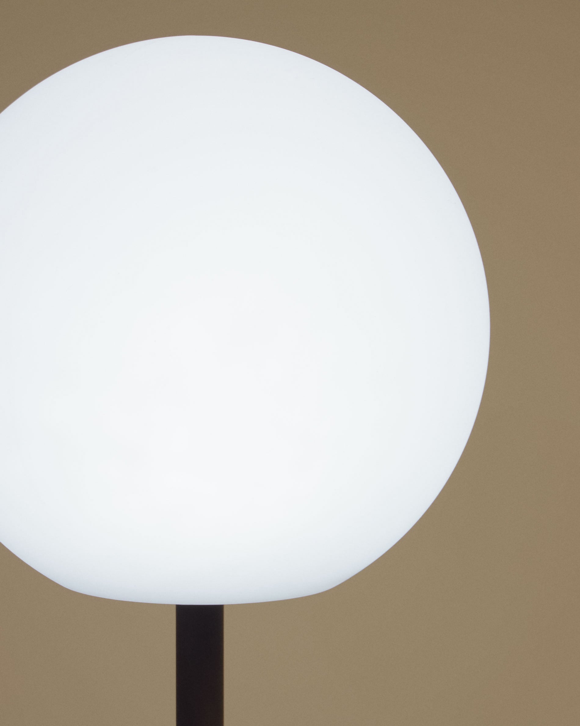 Outdoor Dinesh table lamp in black steel - Detail