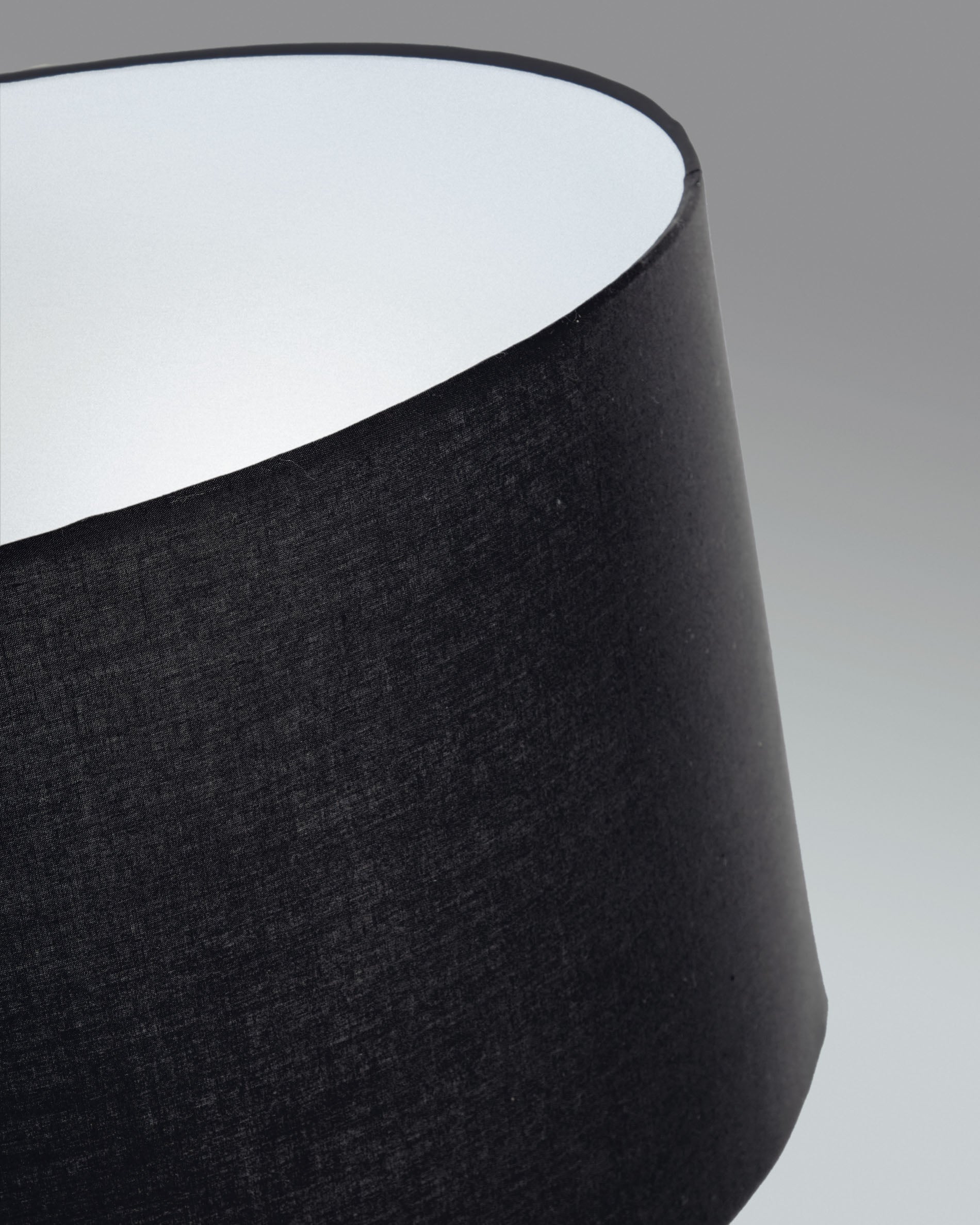 Ikia floor lamp in steel with black finish - Detail
