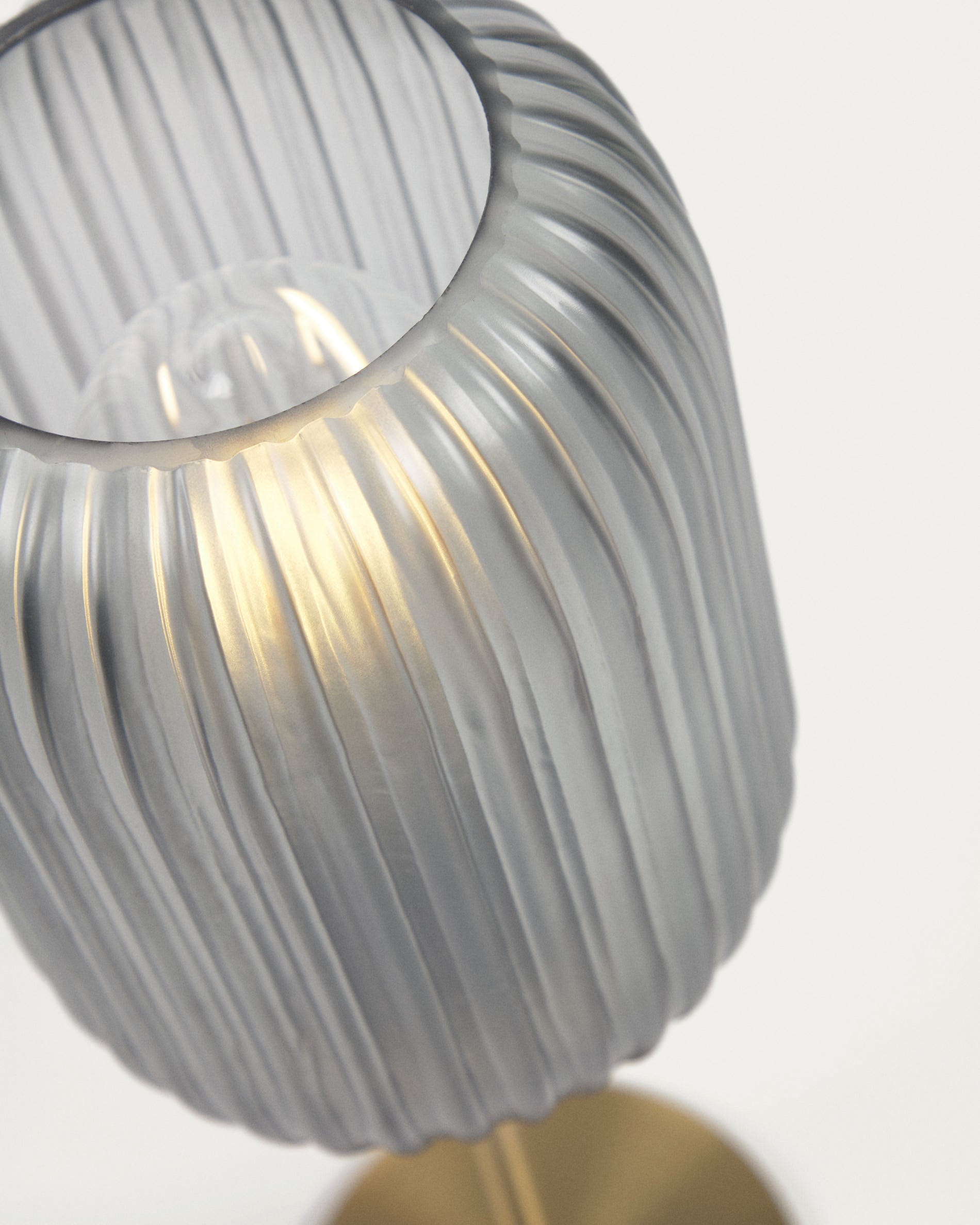 Hestia table lamp in metal with brass and grey glass finish - Detail