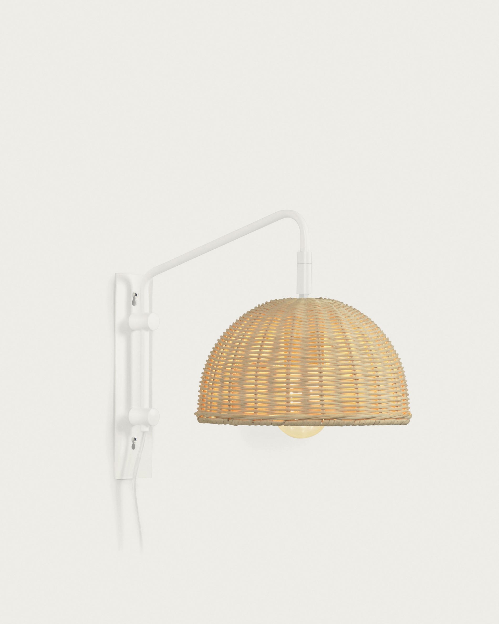 Damila wall light in metal with white finish and rattan with natural finish - Product View