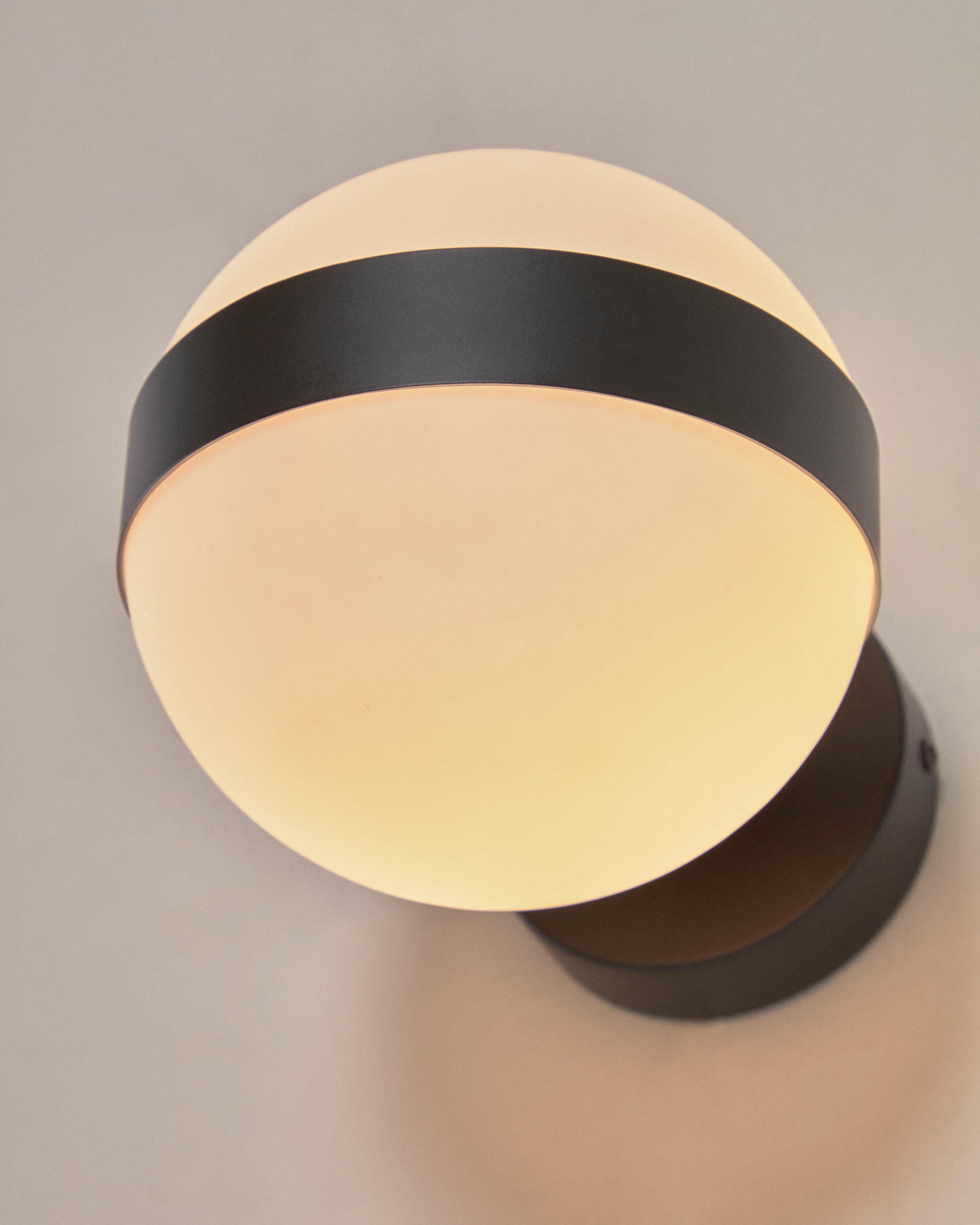 Anasol metal wall sconce with black finish - Detail