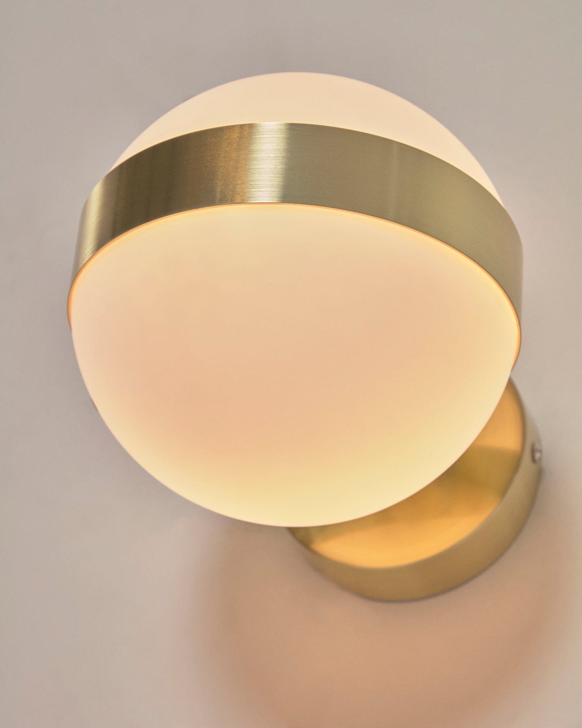 Anasol metal wall sconce with gold finish - Detail