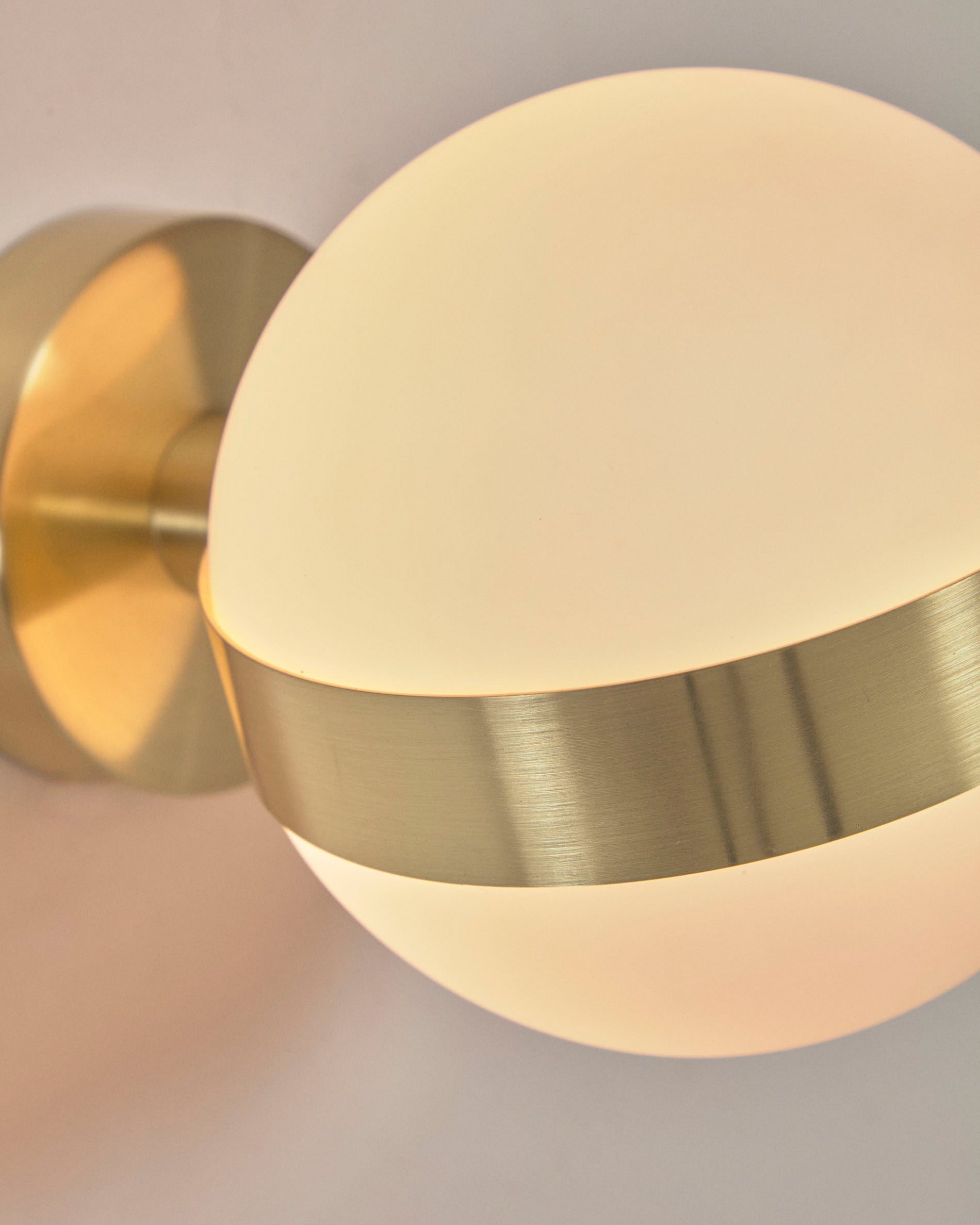 Anasol metal wall sconce with gold finish - Detail