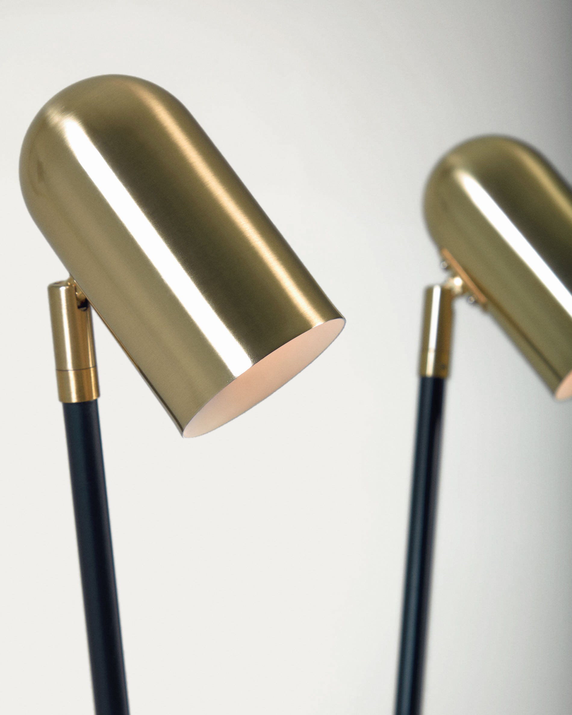 Clemence floor lamp in black metal with gold finish lampshades - Detail
