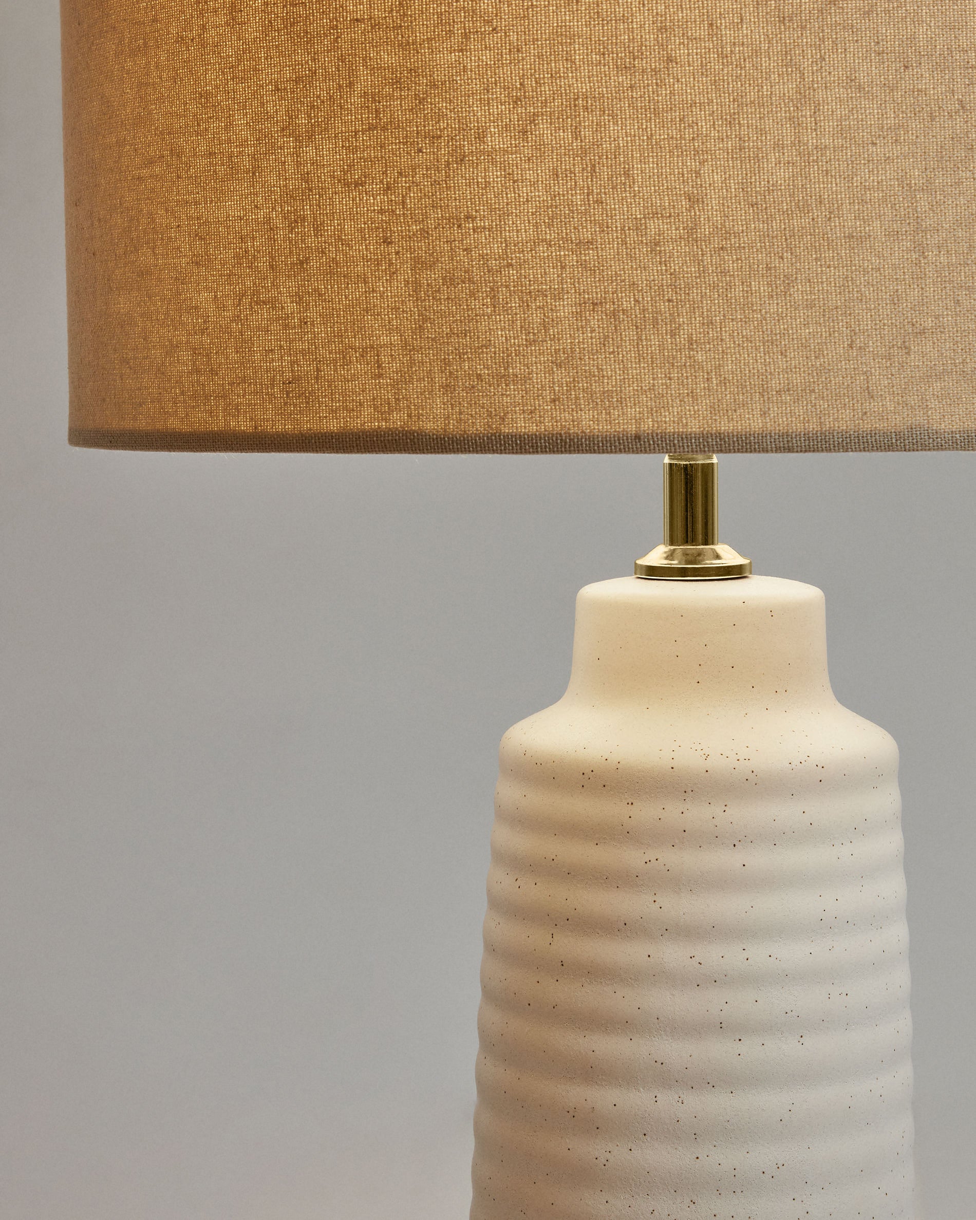 Mijal ceramic table lamp with a white finish - Detail