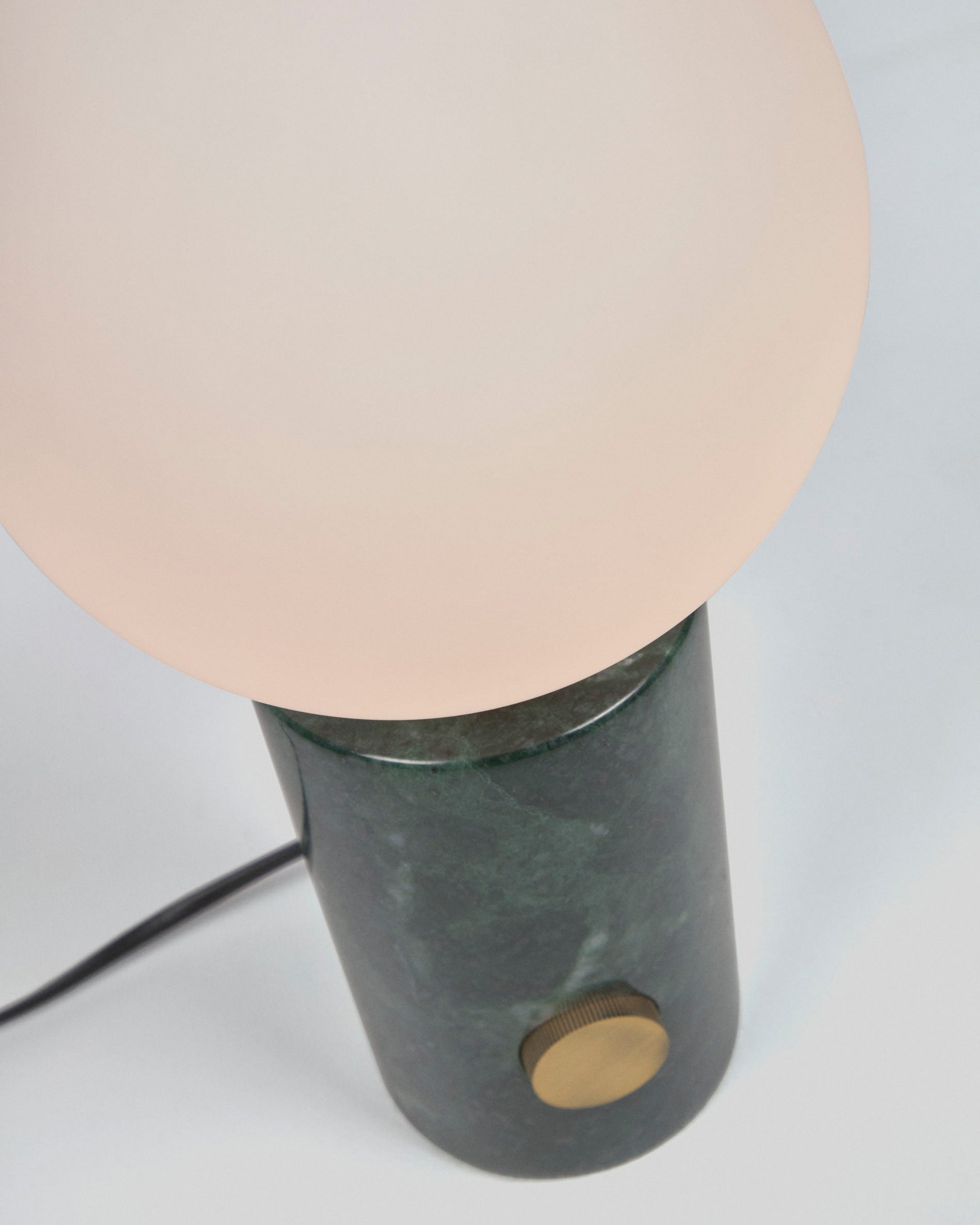 Lonela table lamp in marble with green finish - Detail