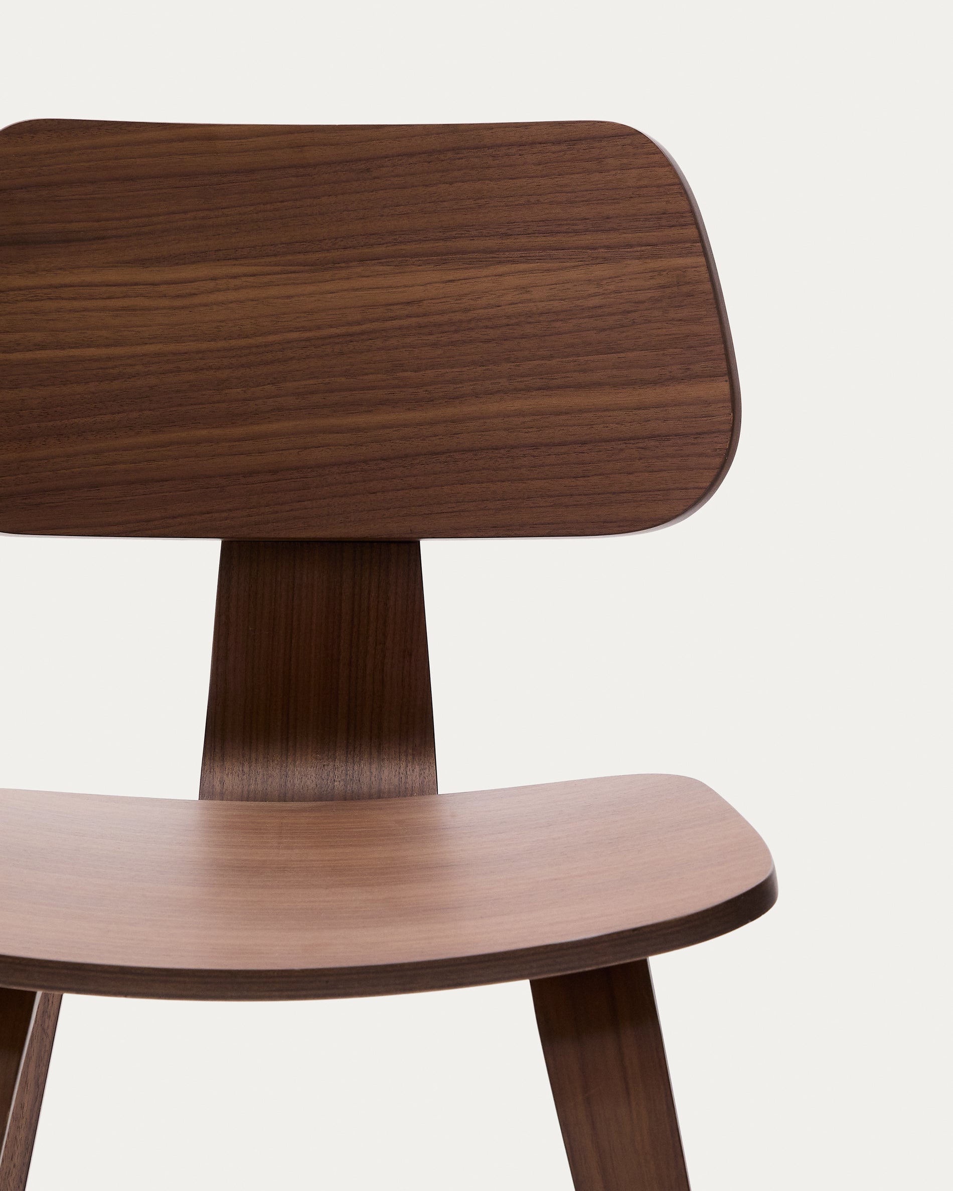 Gena chair in walnut veneer - Detail