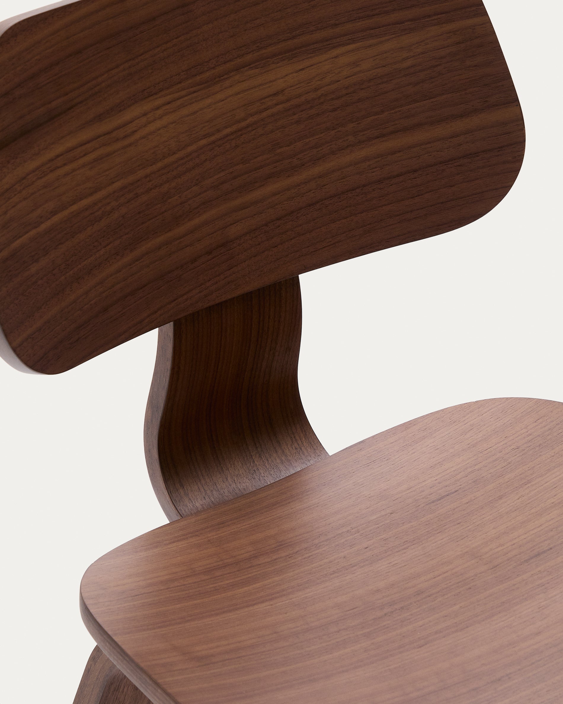 Gena chair in walnut veneer - Detail