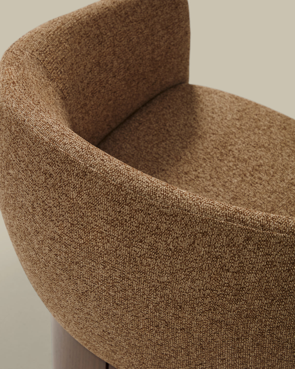 Bosca chair in brown chenille and walnut veneer FSC 100% - Detail
