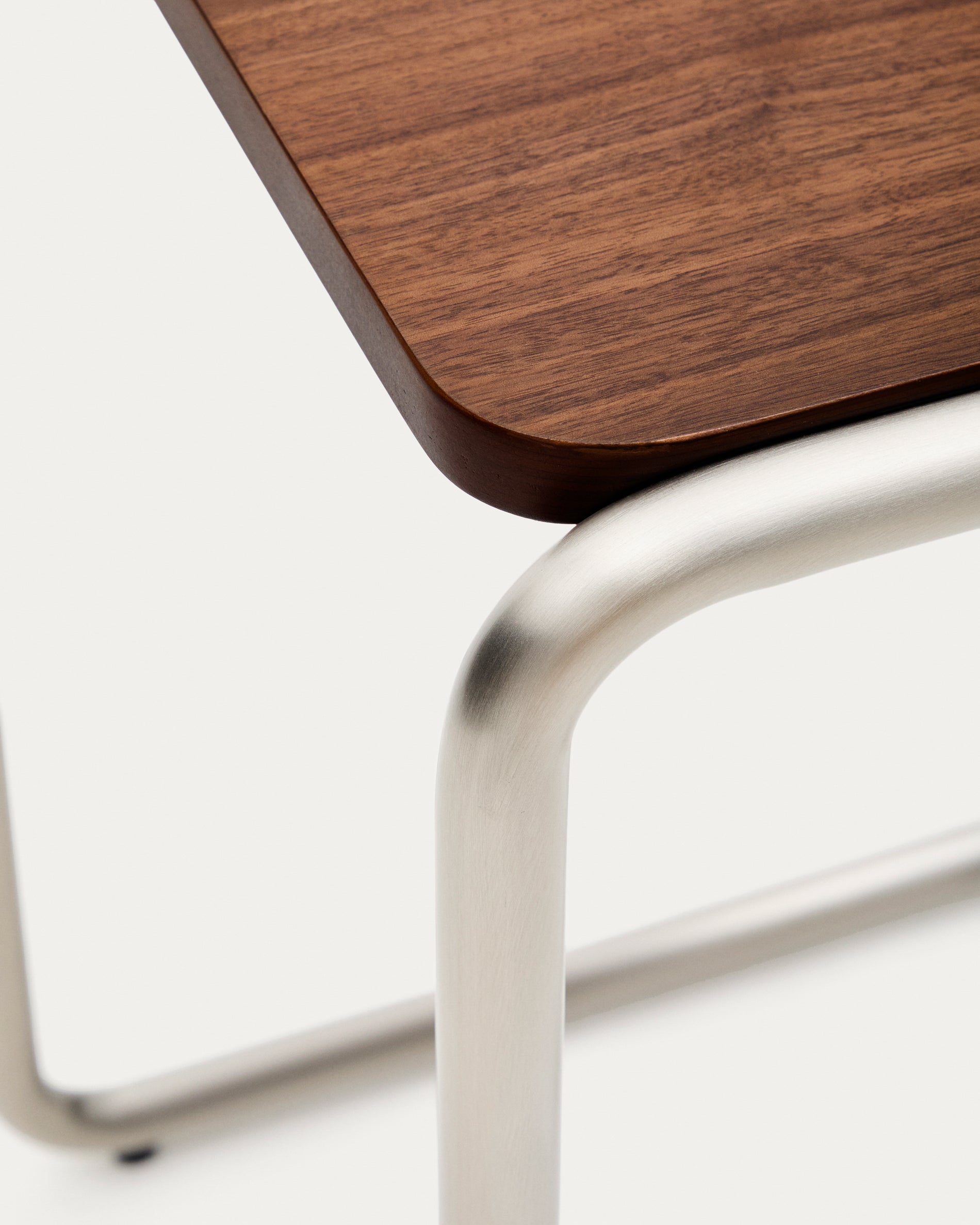Tarsel side table in walnut veneer with brushed stainless steel structure 42 x 47cm - Detail