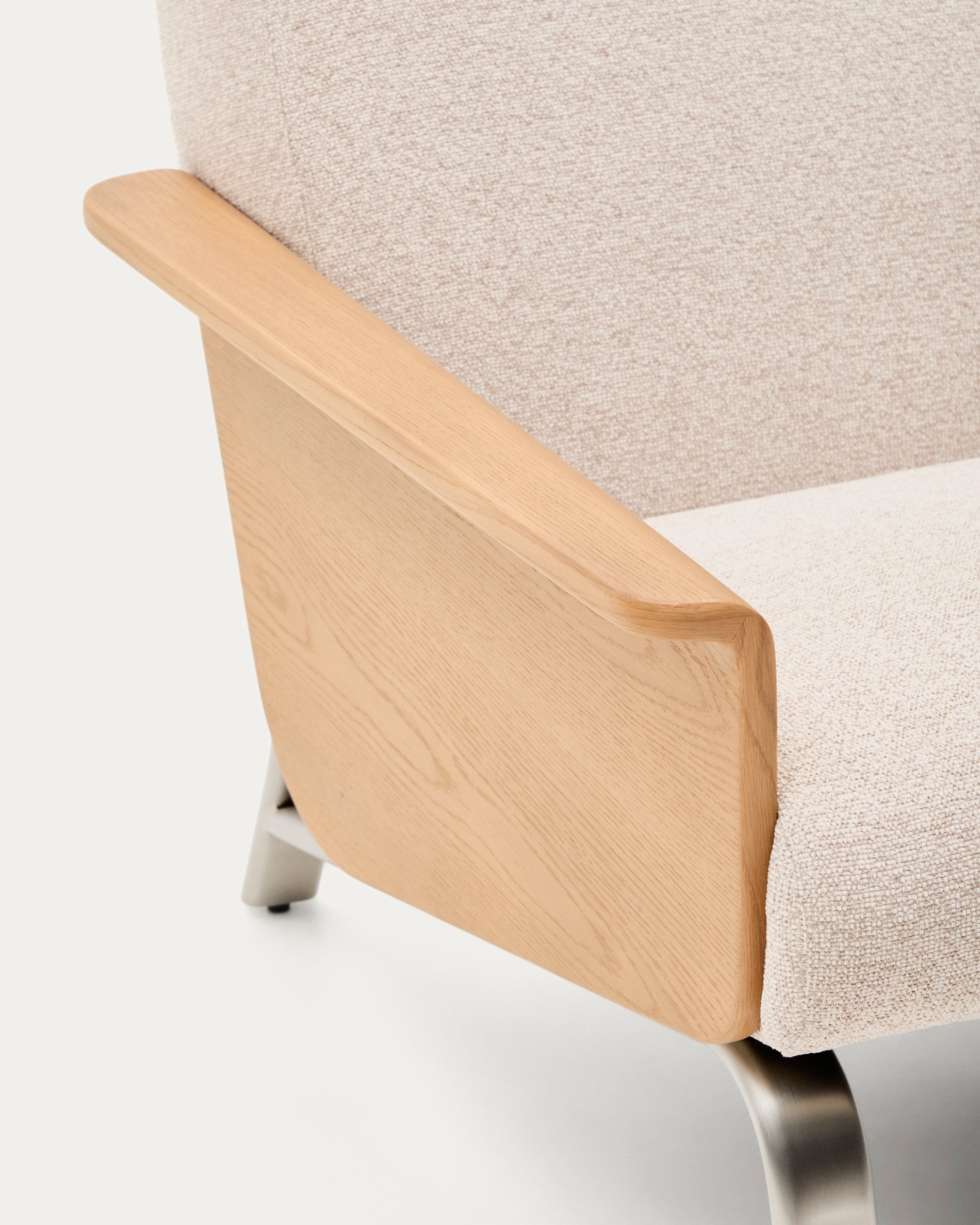 Amsen beige armchair in oak plywood with legs in brushed stainless steel - Detail