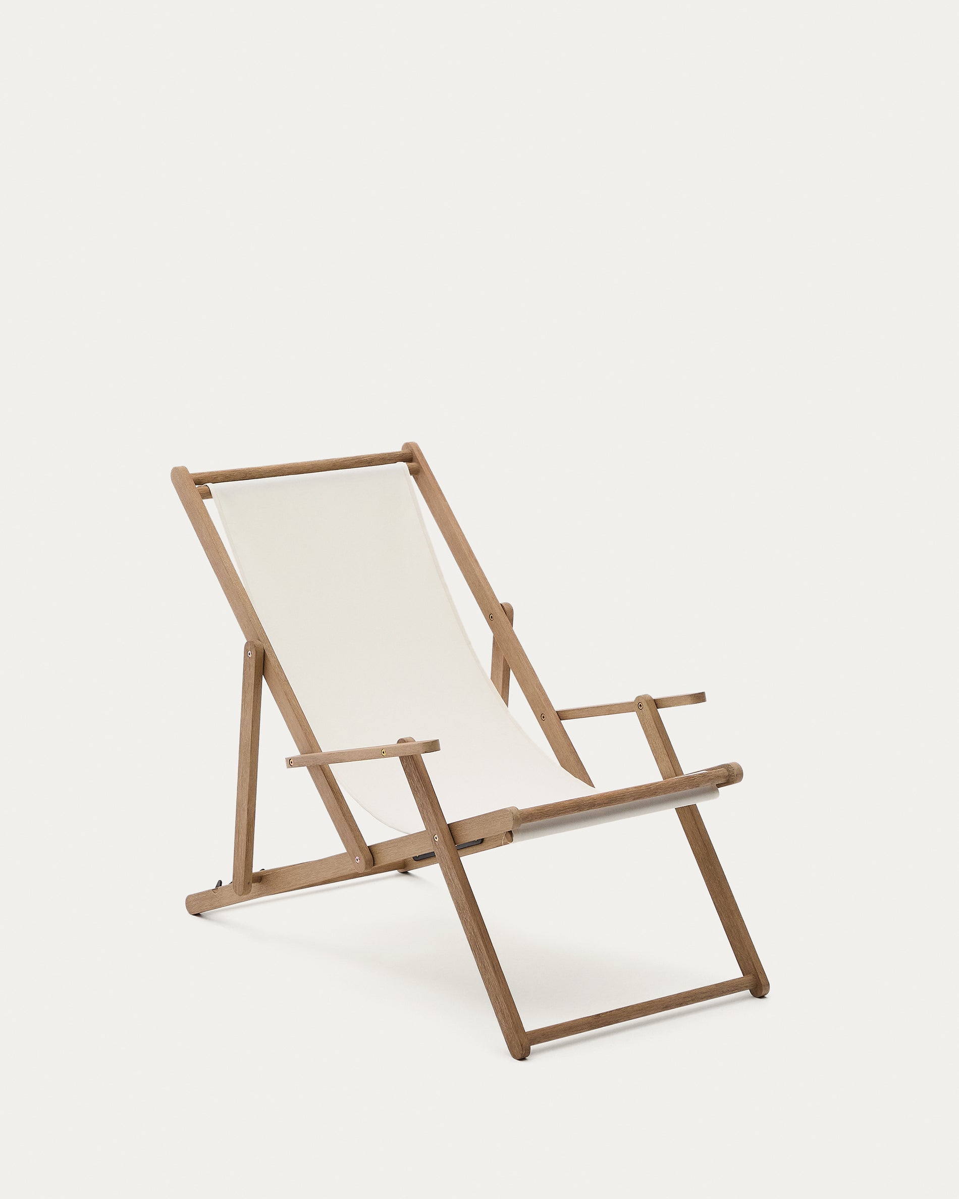 Vilara white outdoor folding deck chair made of FSC 100% solid acacia wood - Product View