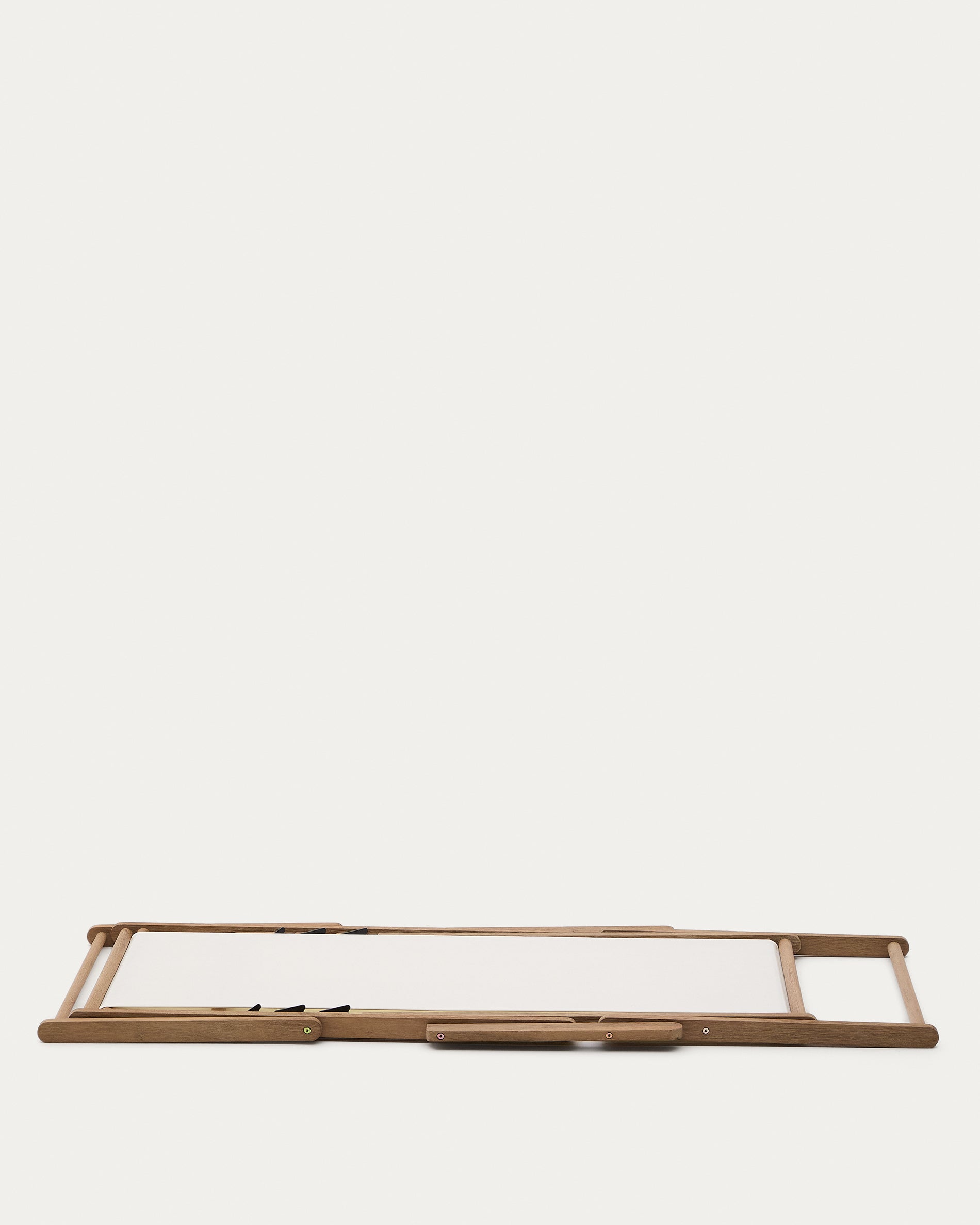 Vilara white outdoor folding deck chair made of FSC 100% solid acacia wood - Product View